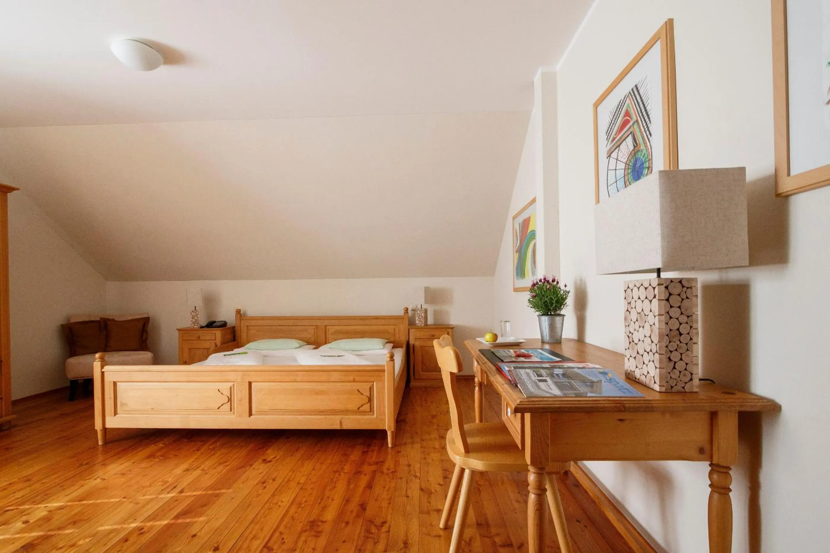 Photo of the whole room, Bed in Il Plonner - Hotel Restaurant Biergarten