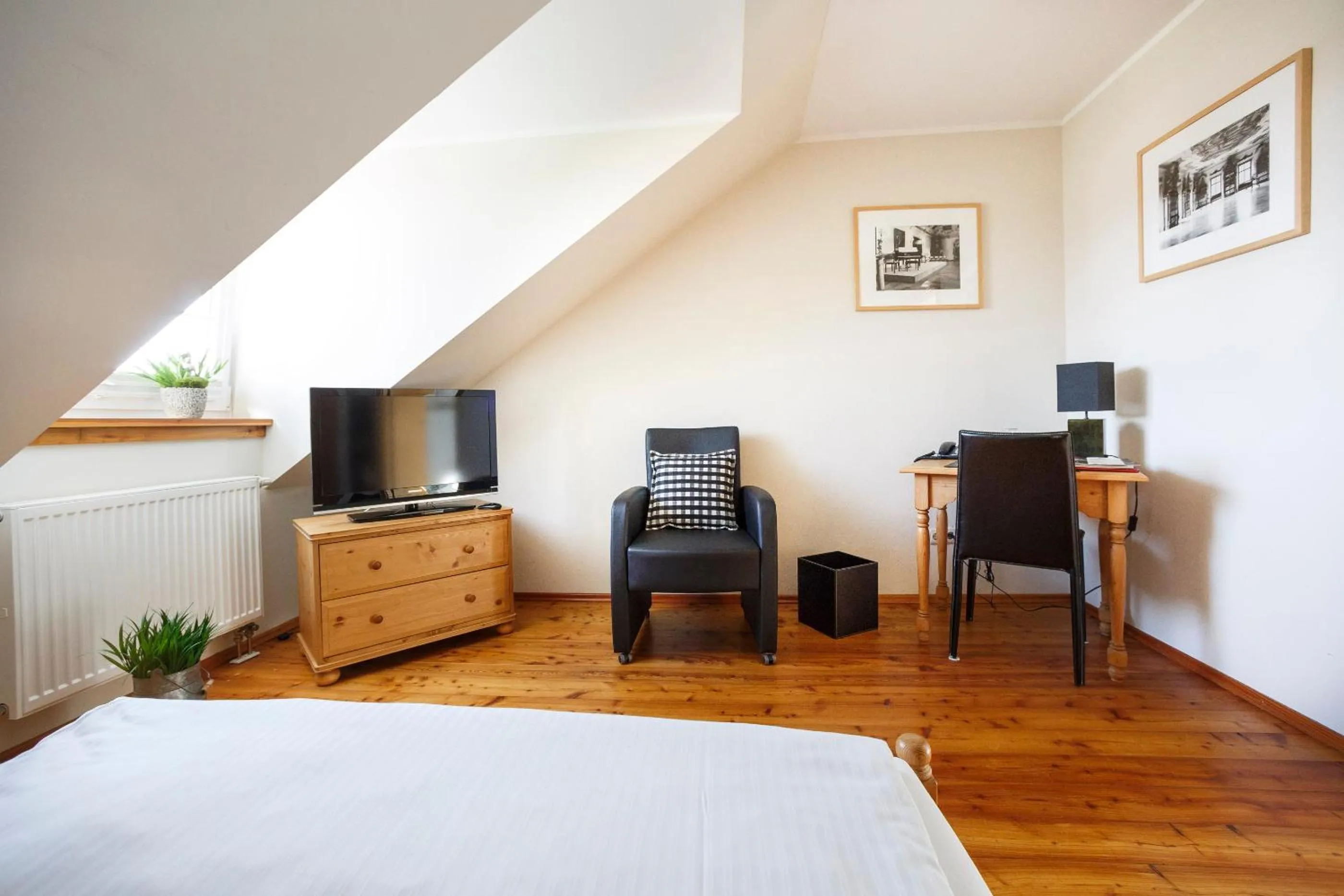 Photo of the whole room, Bed in Il Plonner - Hotel Restaurant Biergarten