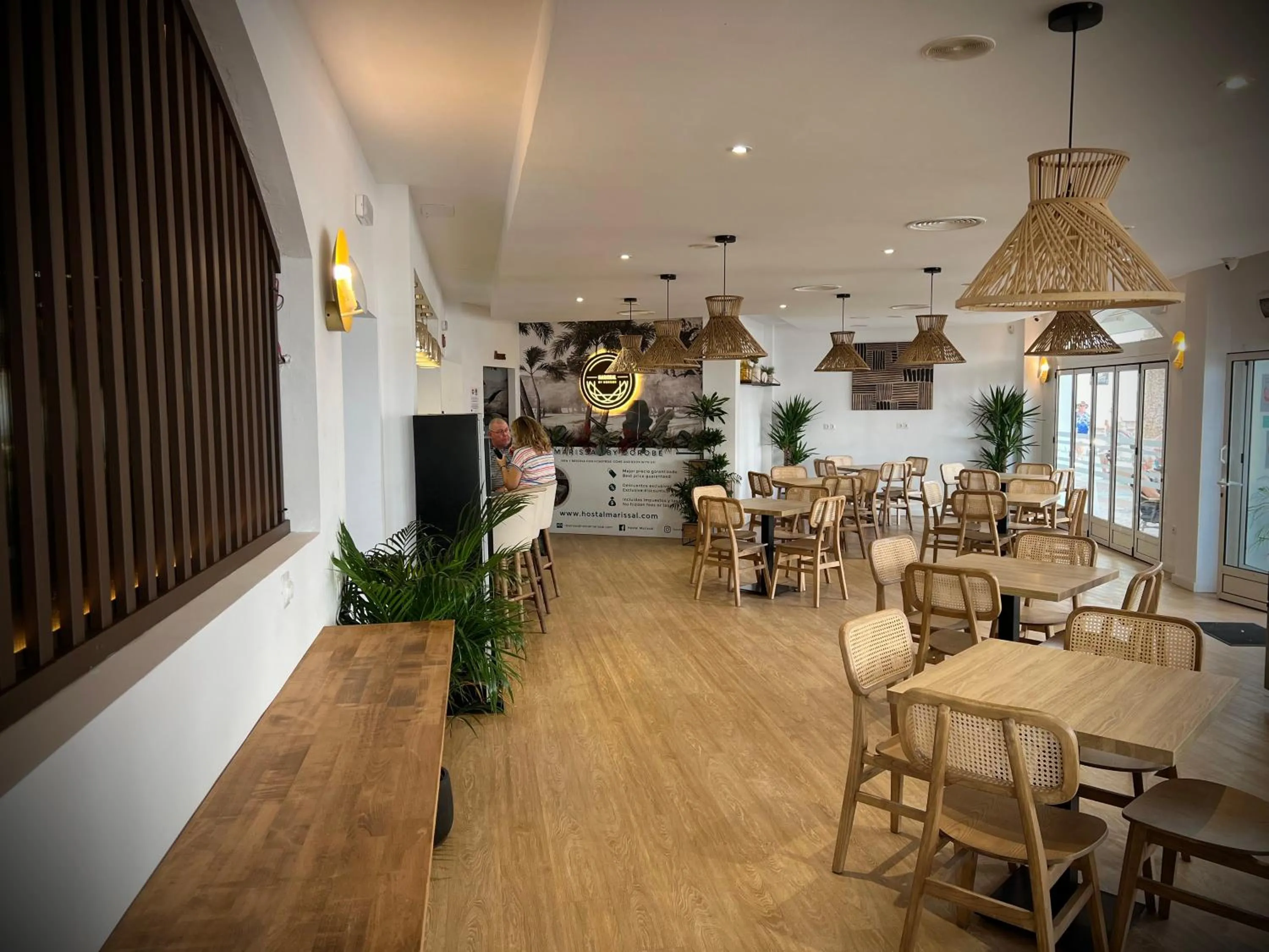 Restaurant/places to eat in Hostal Marissal by Dorobe