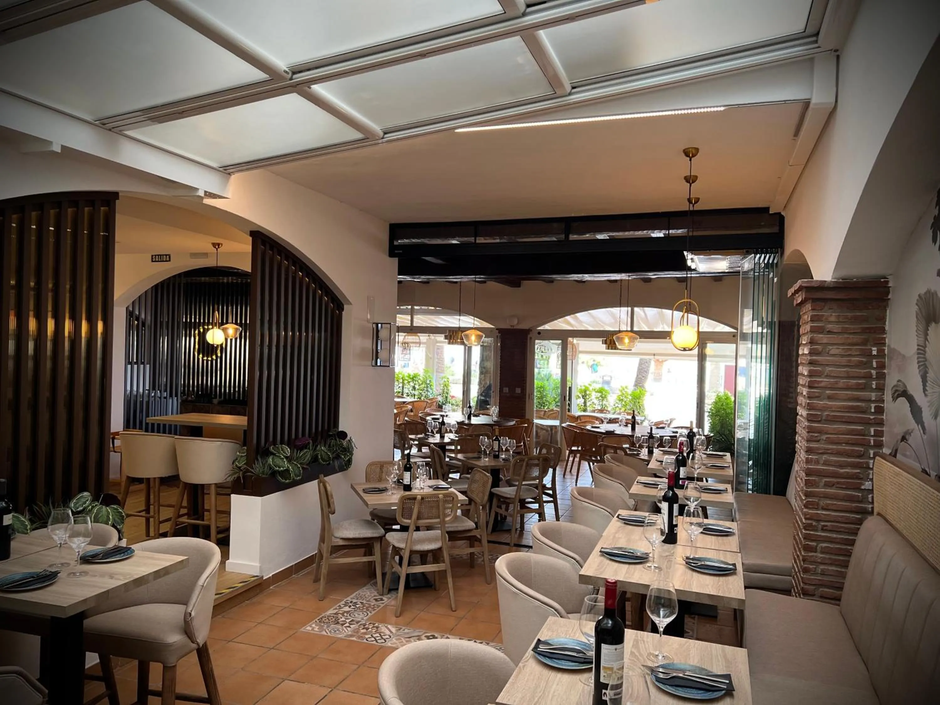 Restaurant/places to eat in Hostal Marissal by Dorobe