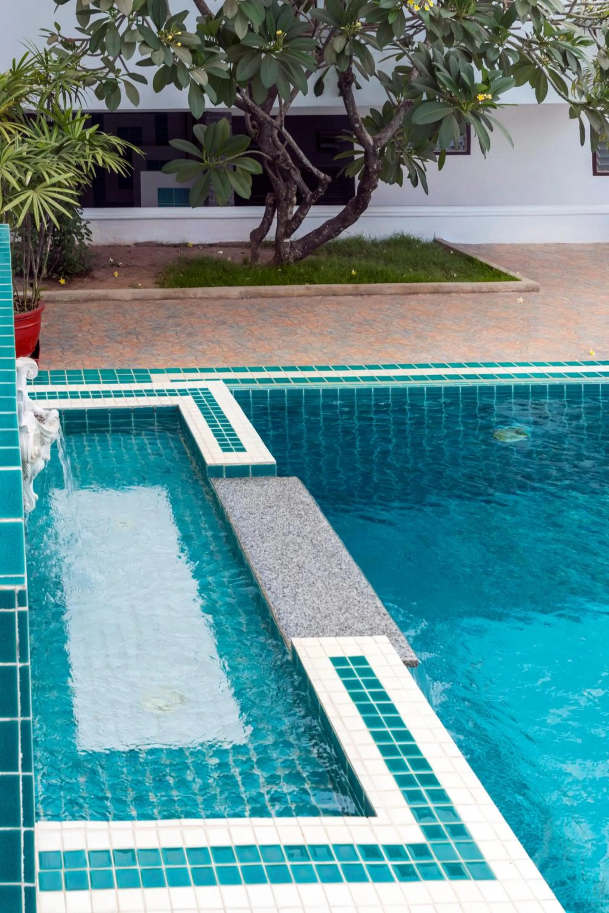 Pool view in Le Charme Vientiane Hotel