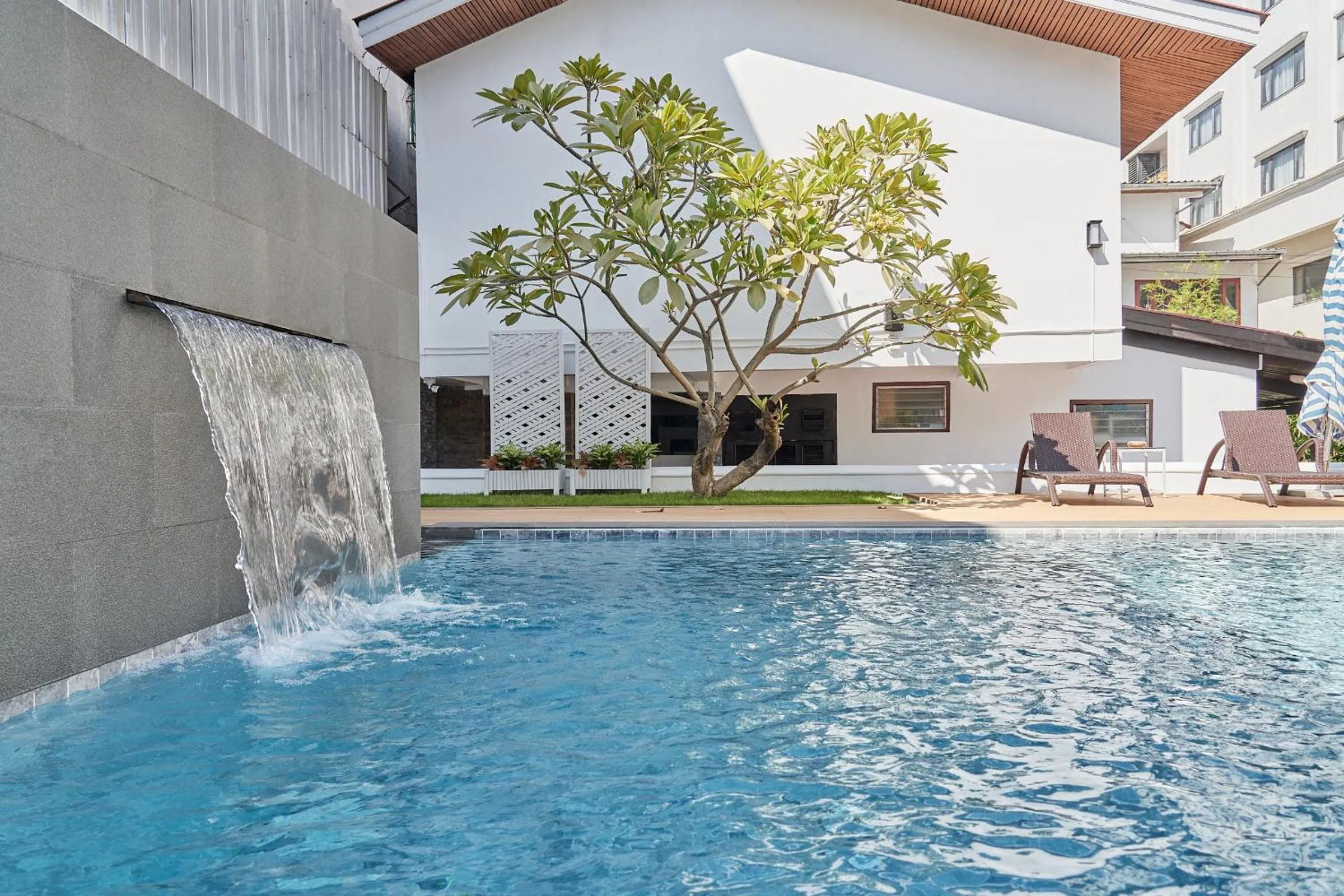 Swimming pool in Le Charme Vientiane Hotel