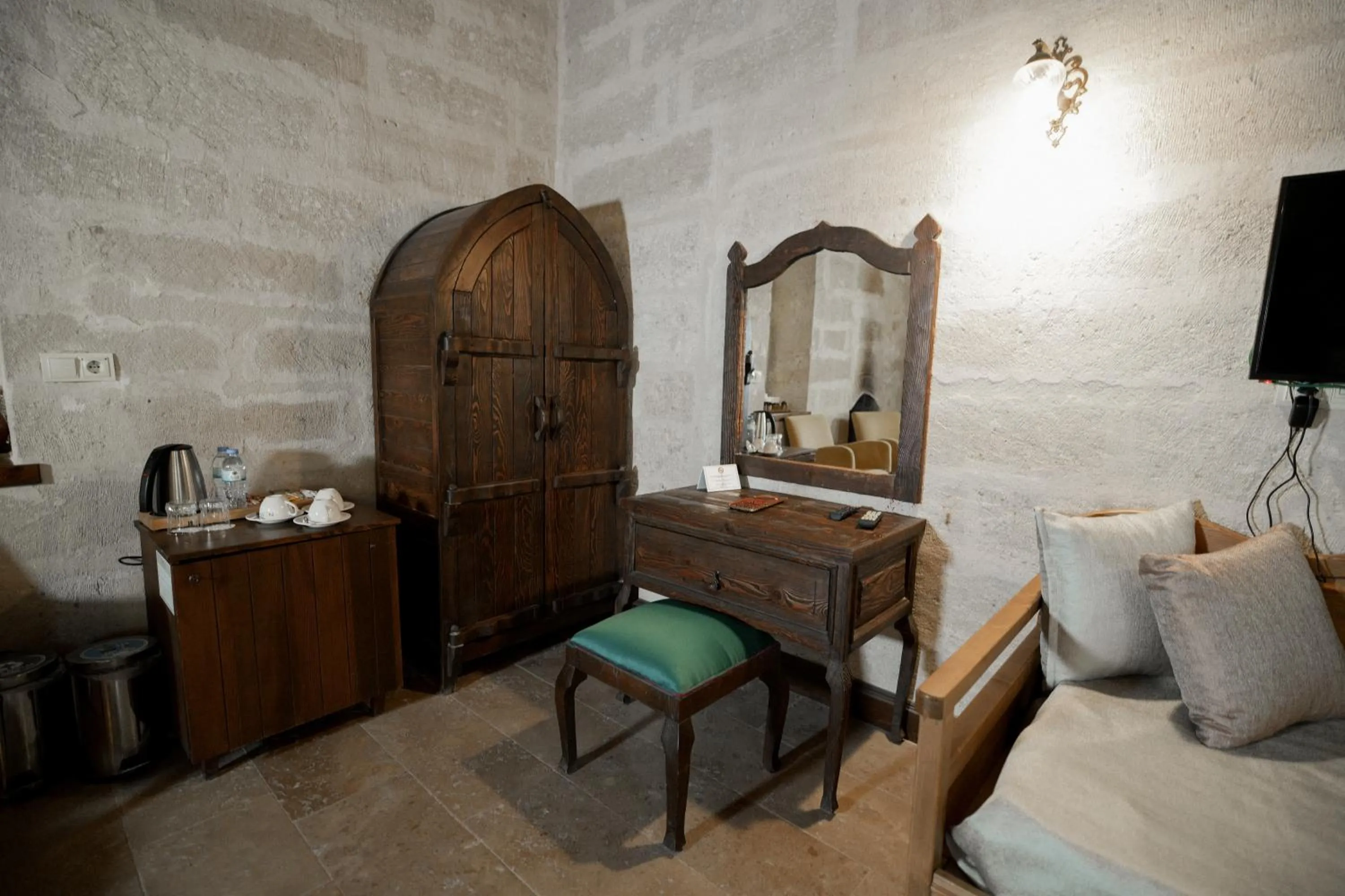 Coffee/tea facilities, Bed in Urgup Konak Hotel