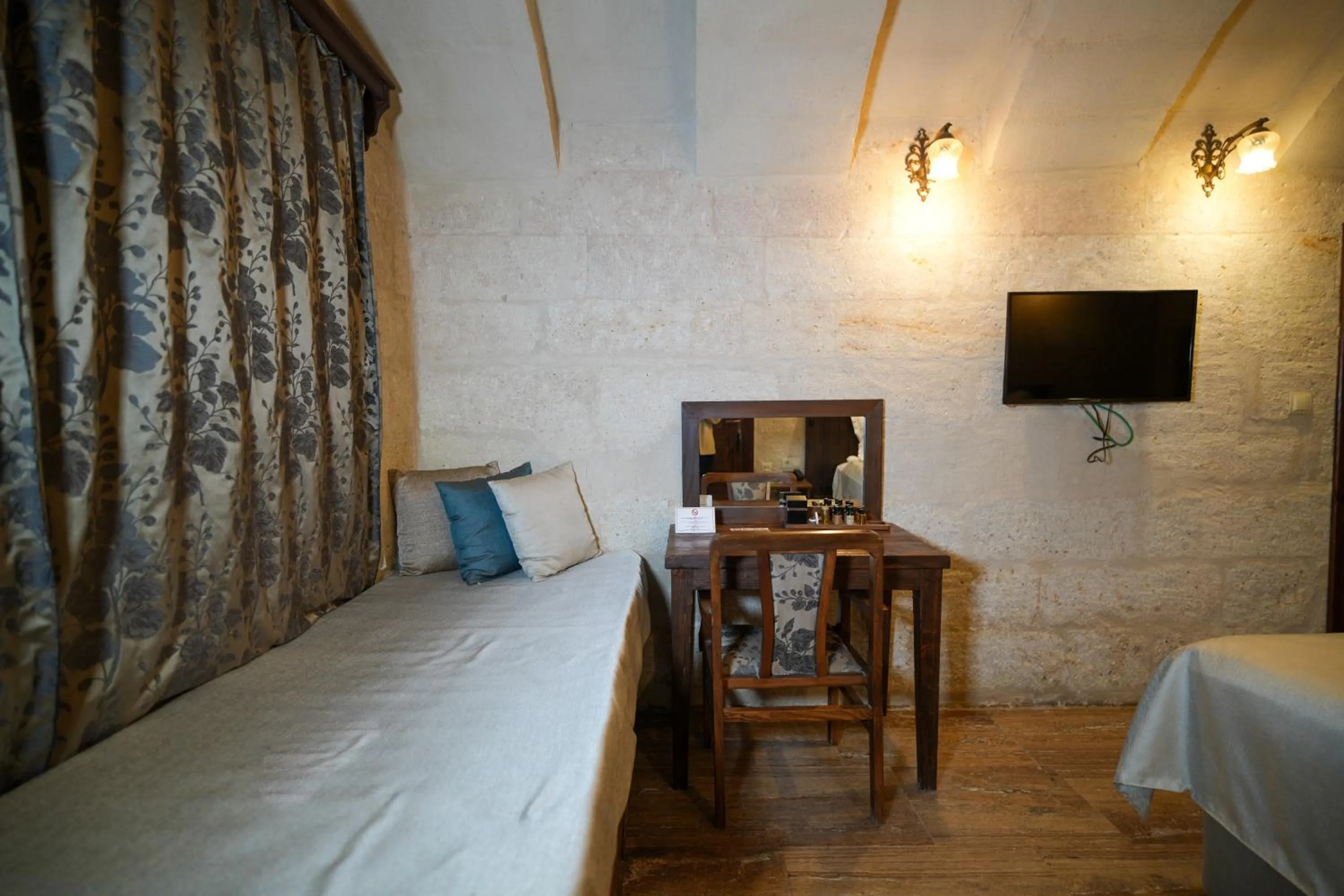 Coffee/tea facilities, Bed in Urgup Konak Hotel