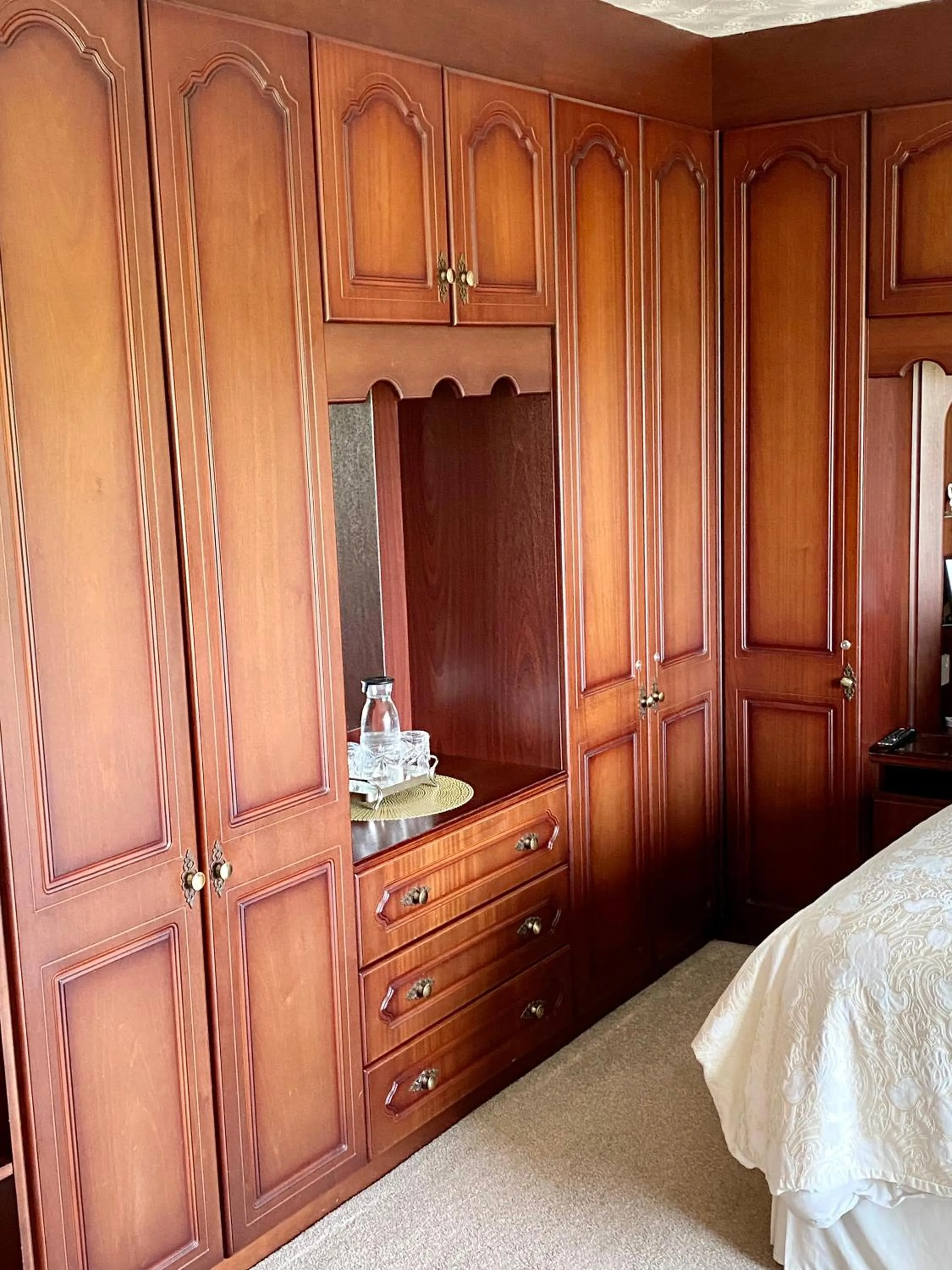 wardrobe, Bed in Cullentra House