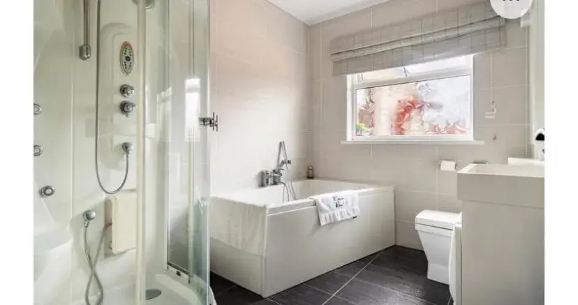 Twin Room with Shared Bathroom in Cullentra House Twin Room with Shared Bathroom in Cullentra House
