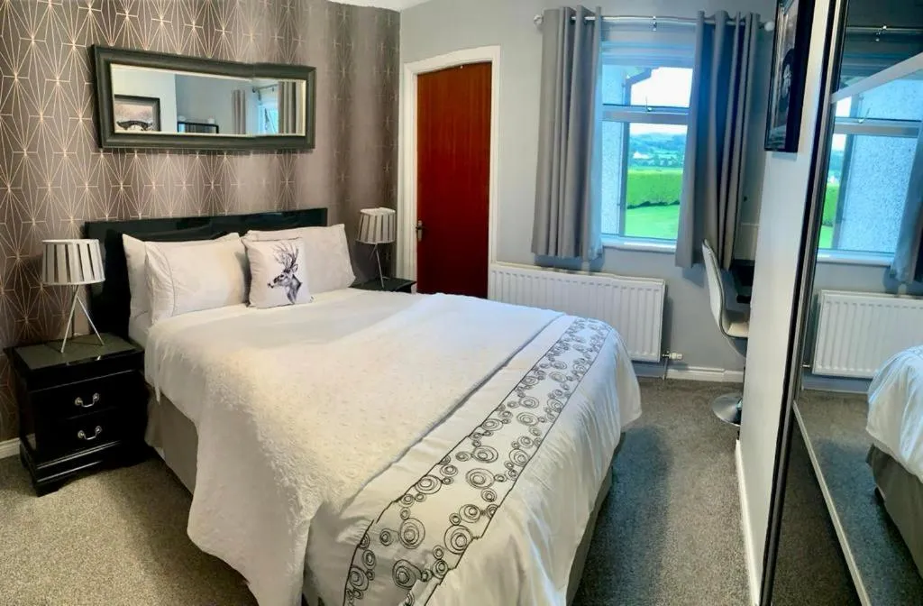 Bedroom, Bed in Cullentra House