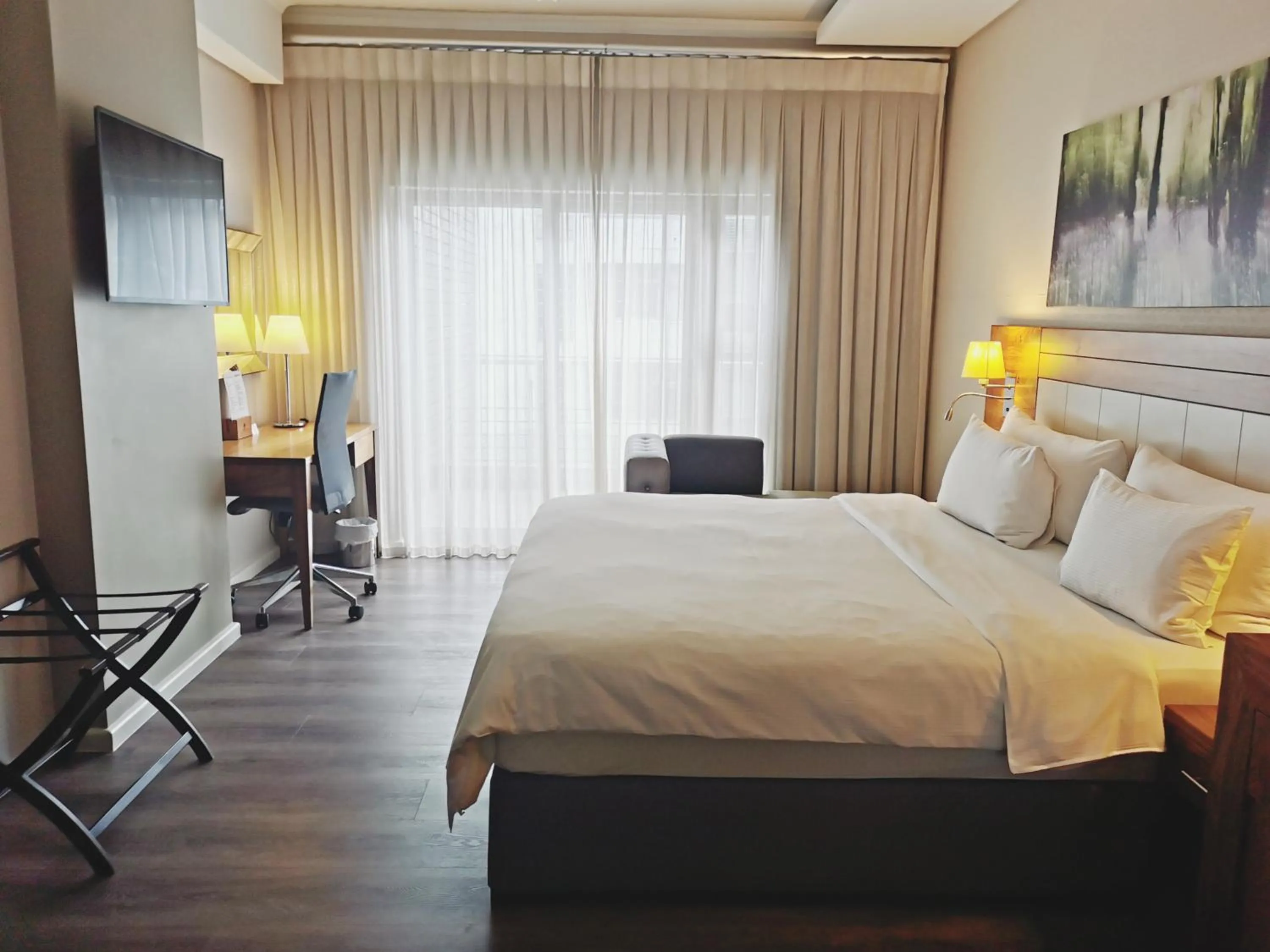 Bed in DoubleTree by Hilton Cape Town Upper Eastside