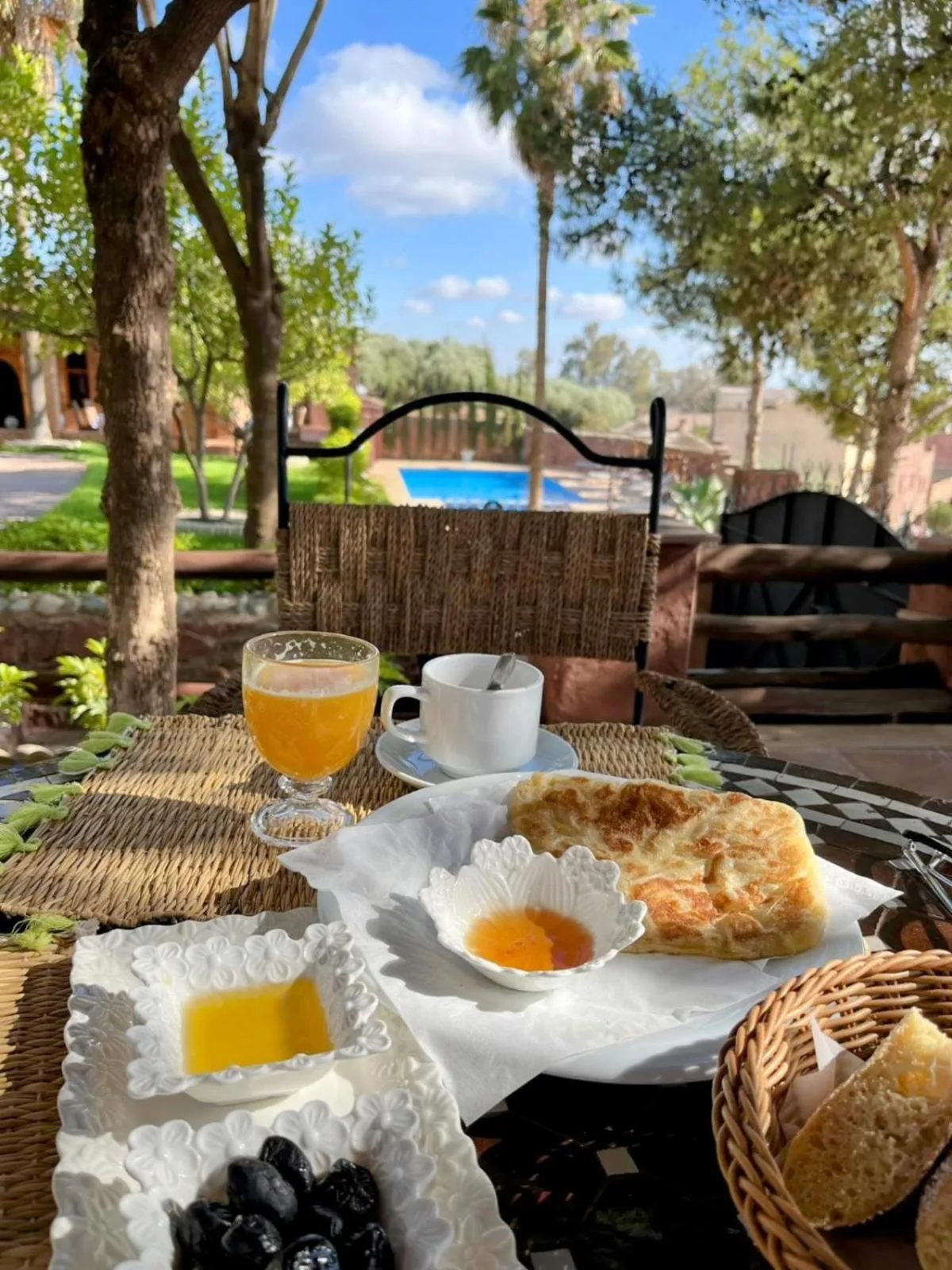 Pool view in Chez Mamouchthka