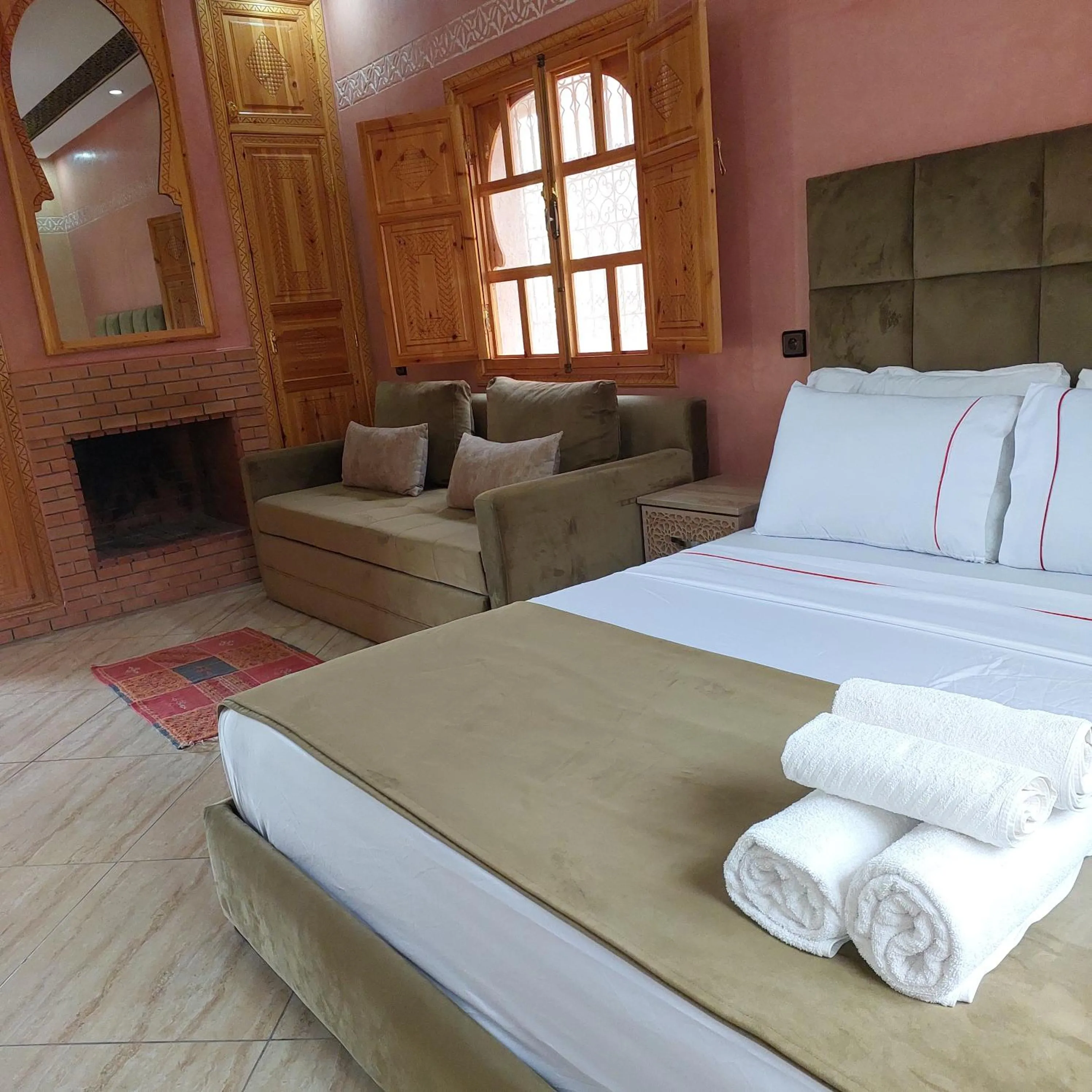 Bedroom, Bed in Chez Mamouchthka