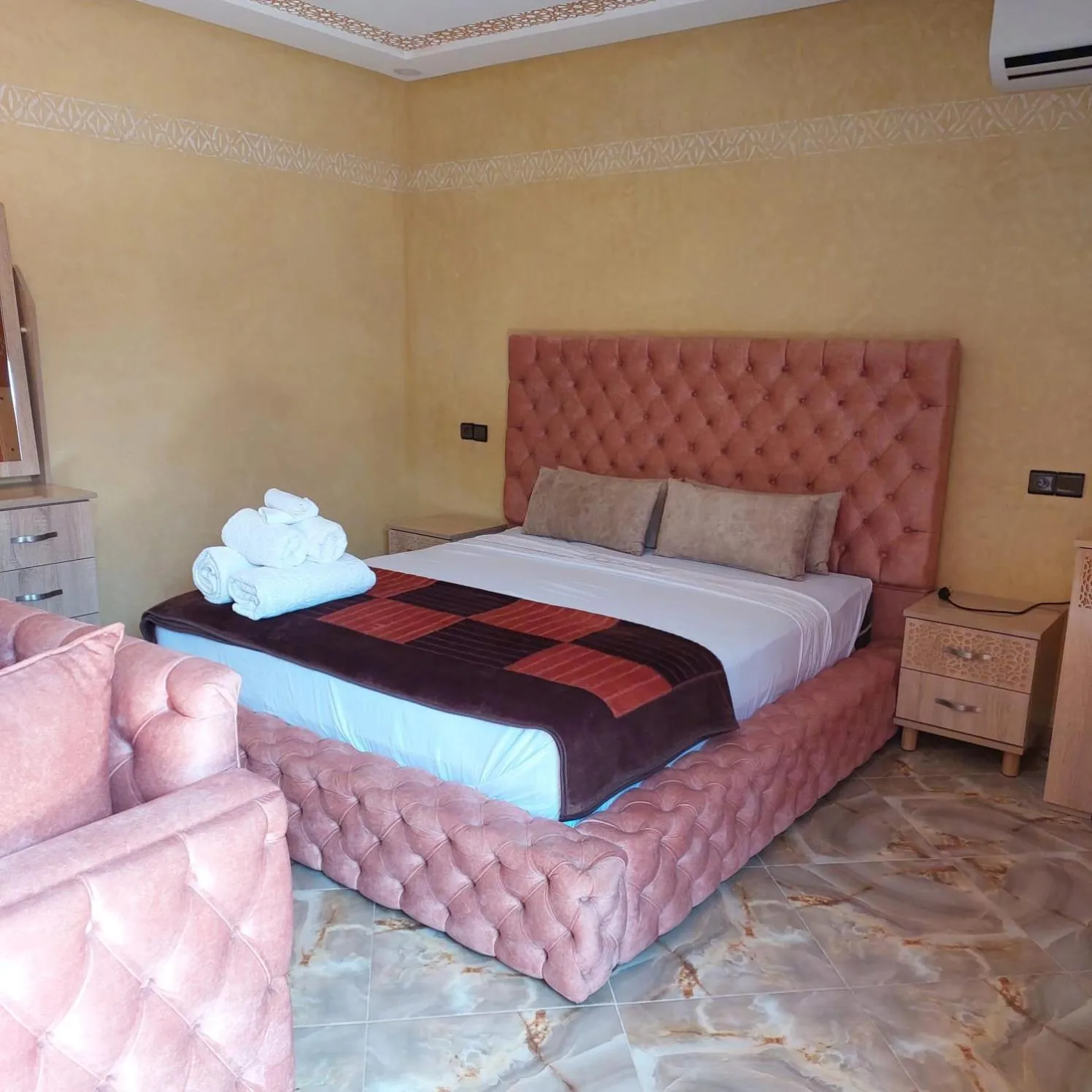 Bedroom, Bed in Chez Mamouchthka