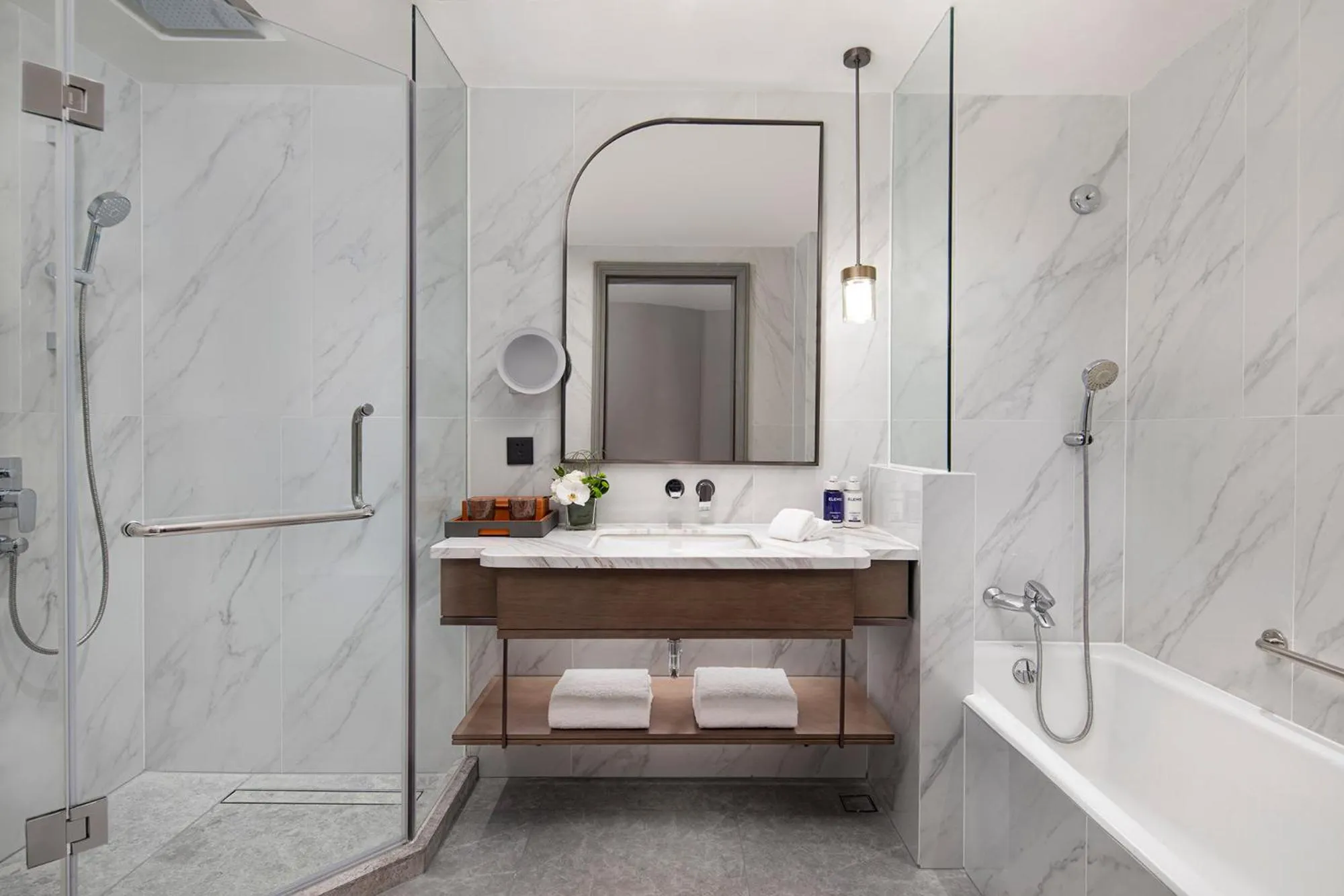 Bathroom in voco Changzhou Fudu