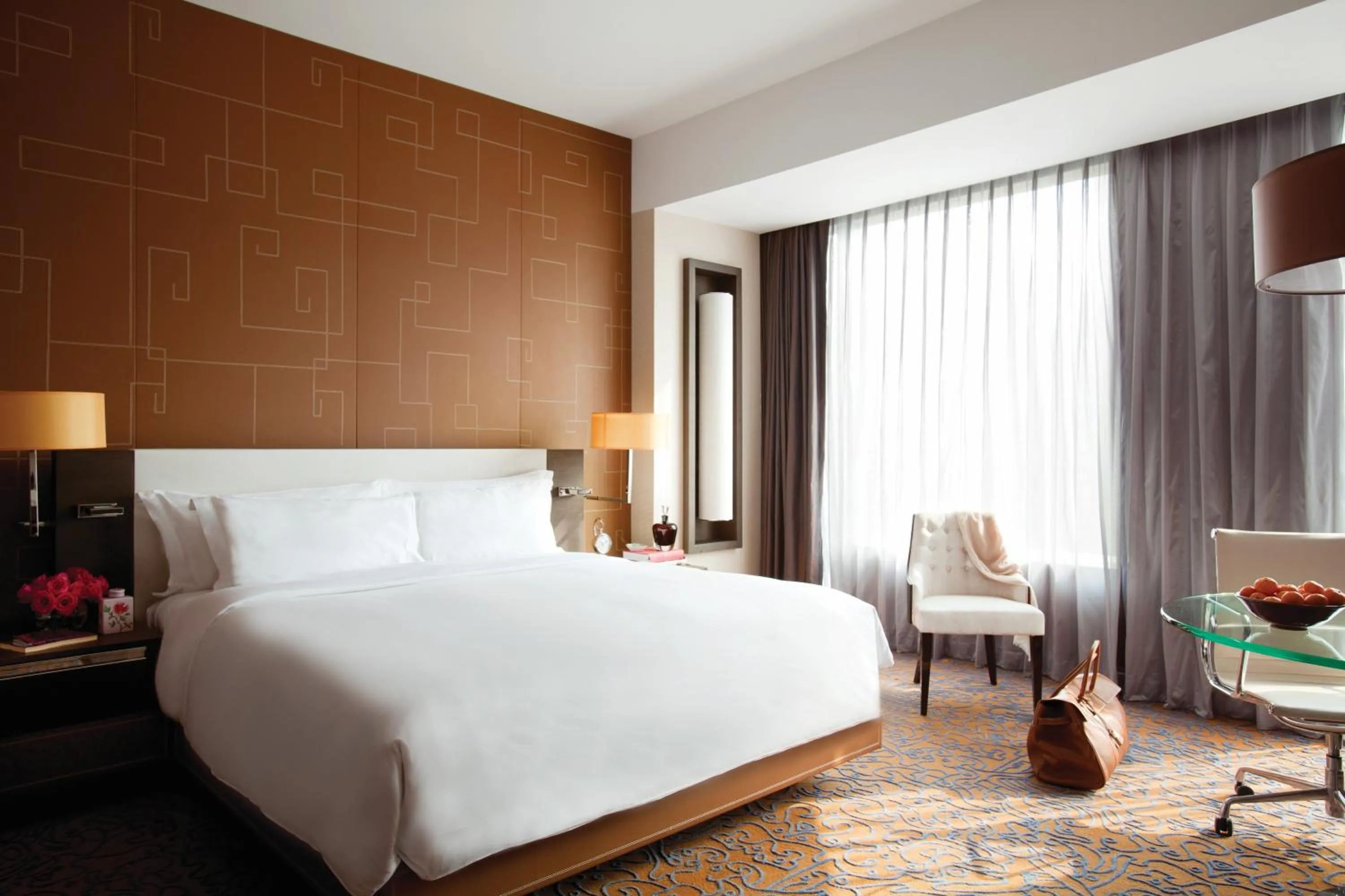 Bed in The Langham, Shanghai, Xintiandi