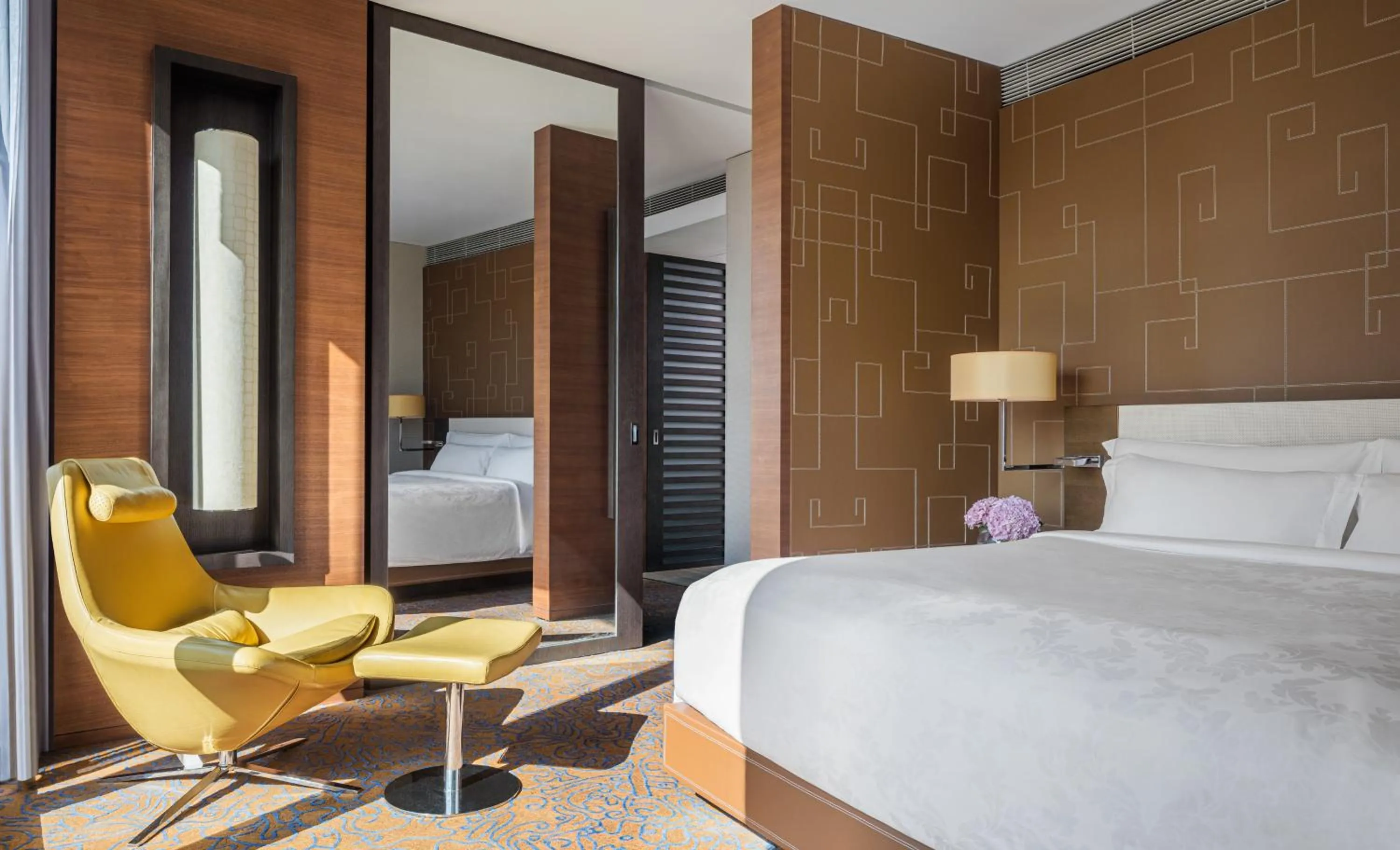 Bedroom, Bed in The Langham, Shanghai, Xintiandi