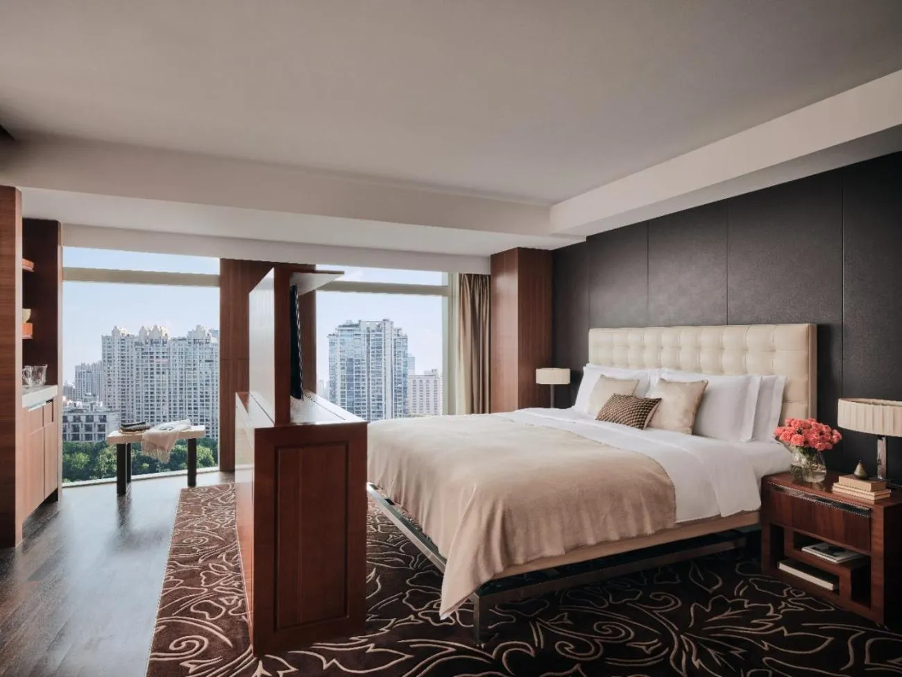 Bed in The Langham, Shanghai, Xintiandi