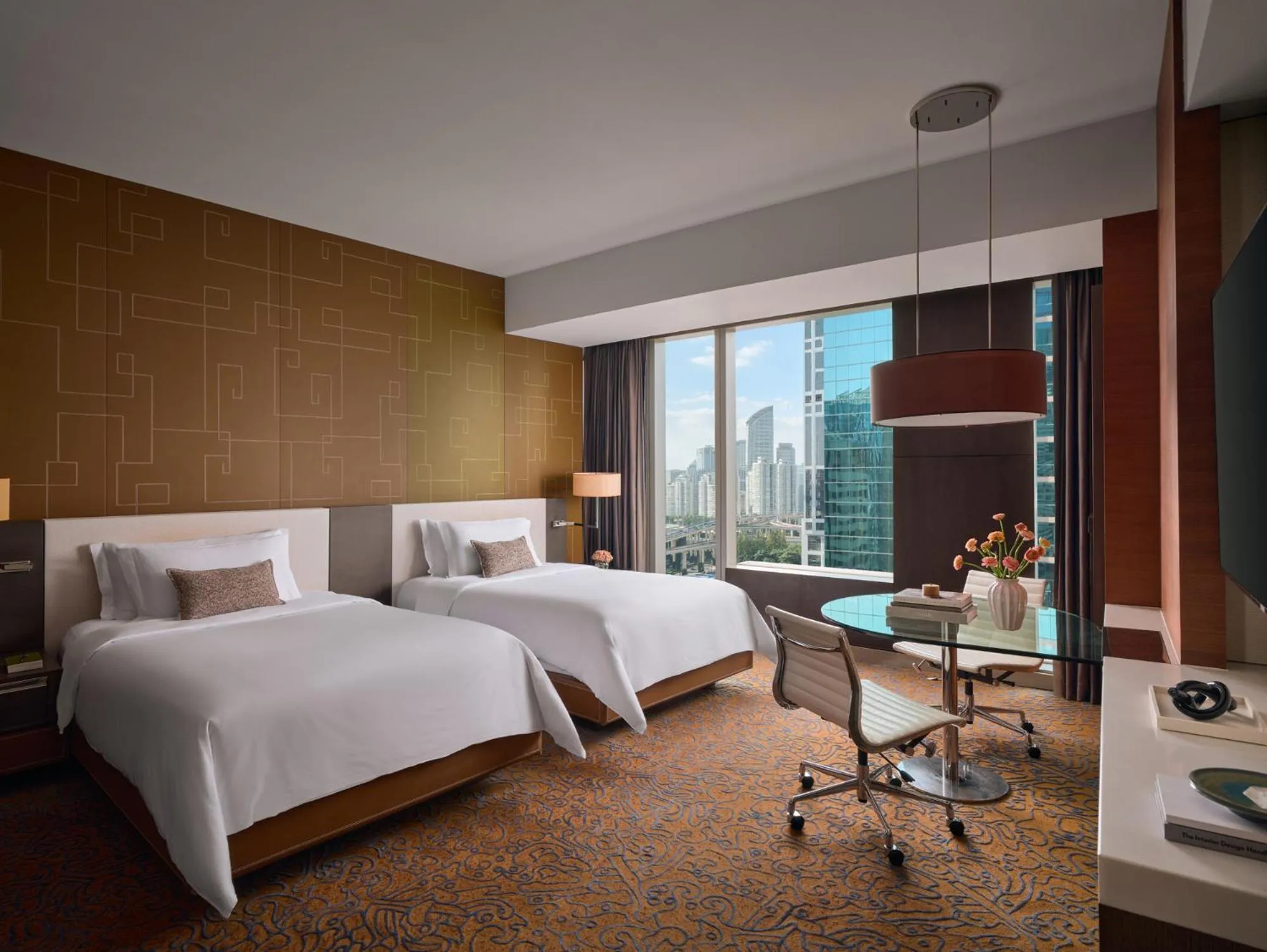 Bed in The Langham, Shanghai, Xintiandi