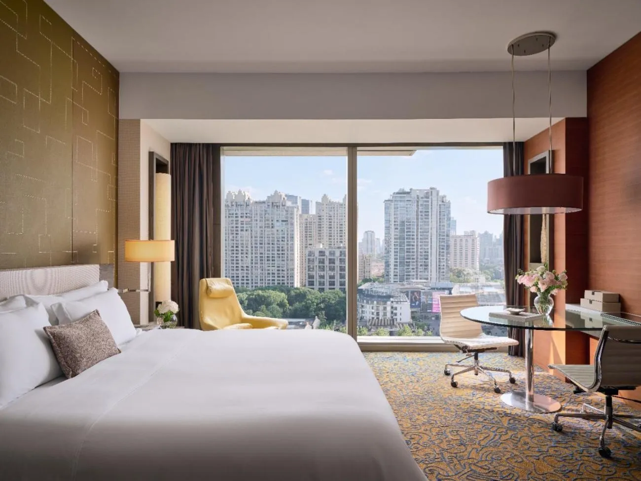 Bed in The Langham, Shanghai, Xintiandi