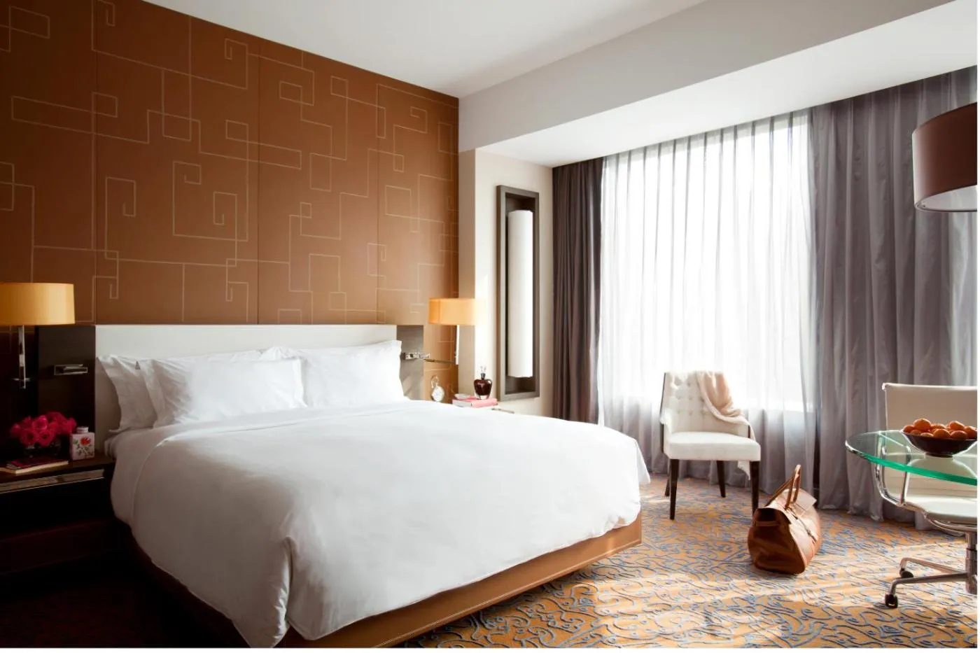 Bed in The Langham, Shanghai, Xintiandi