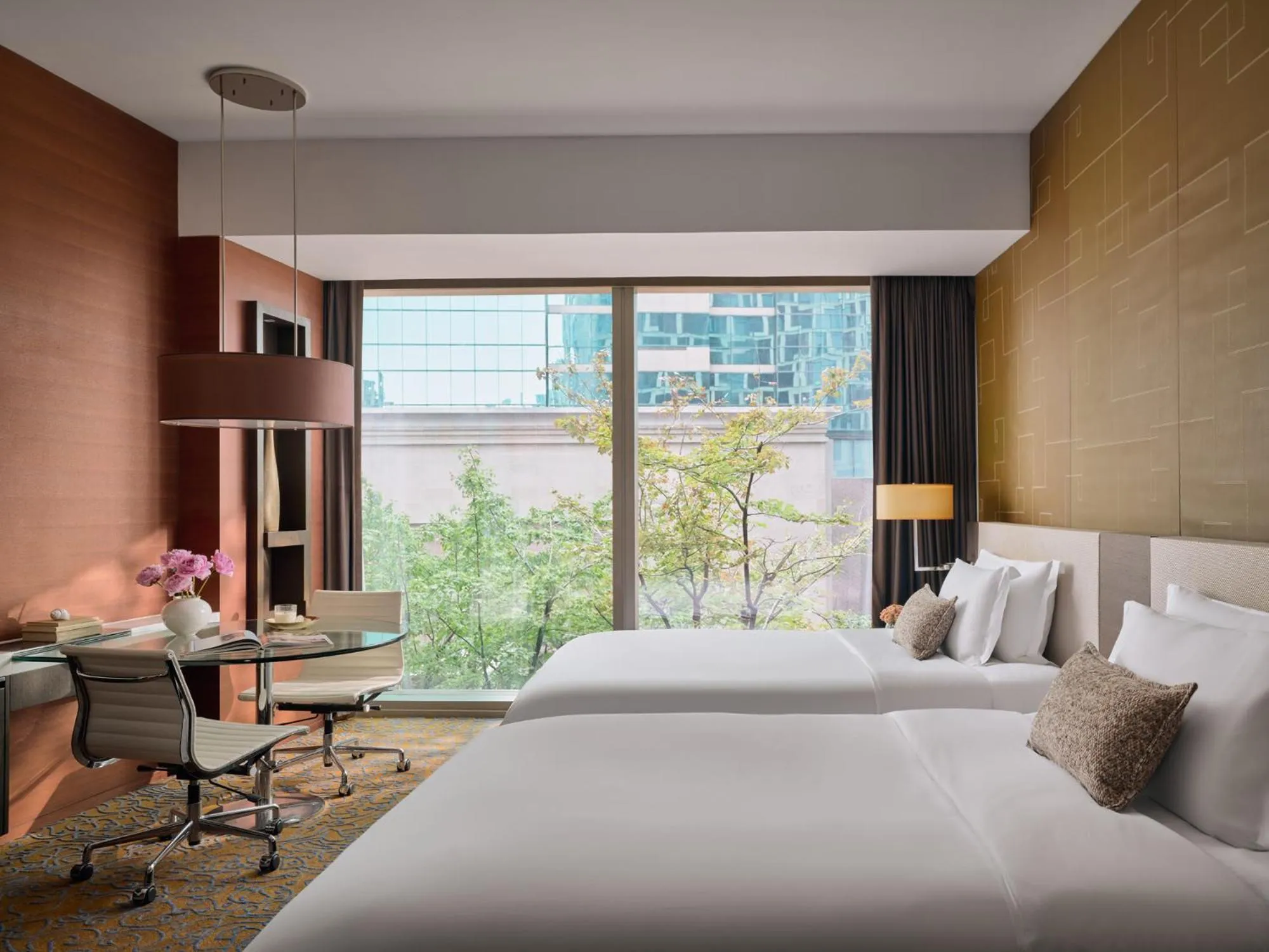 Bed in The Langham, Shanghai, Xintiandi