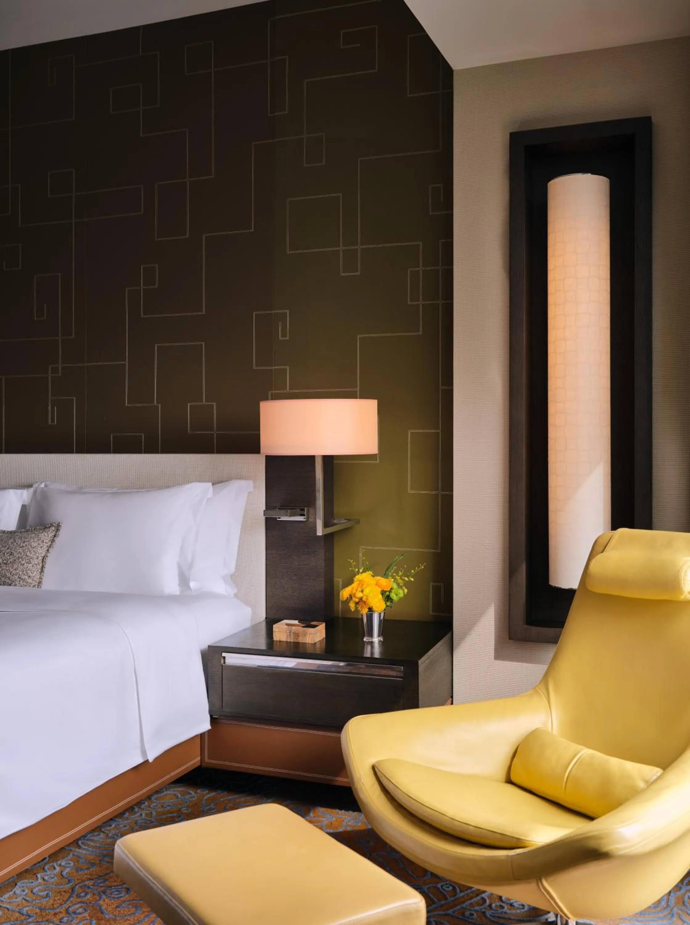 Bed in The Langham, Shanghai, Xintiandi