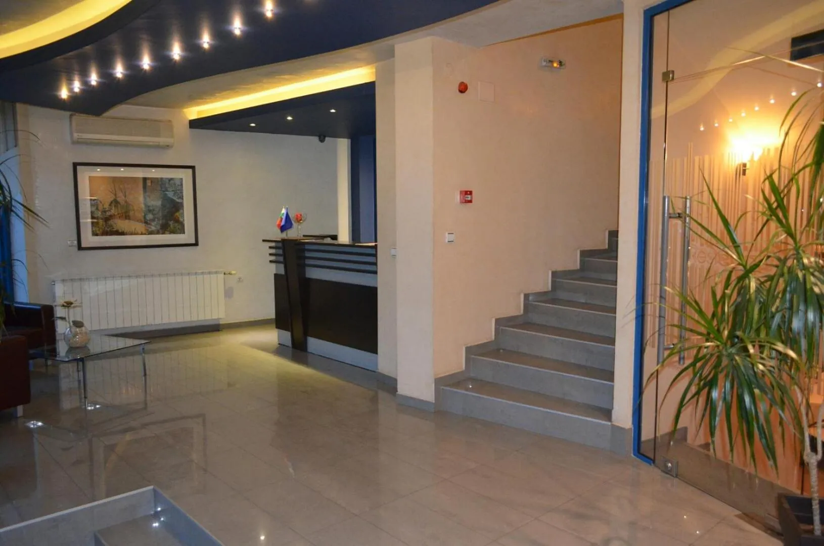 Riverside Family Hotel