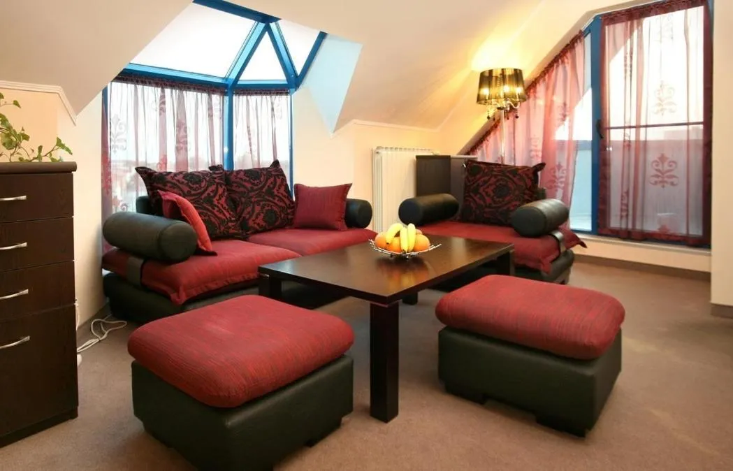 Riverside Family Hotel