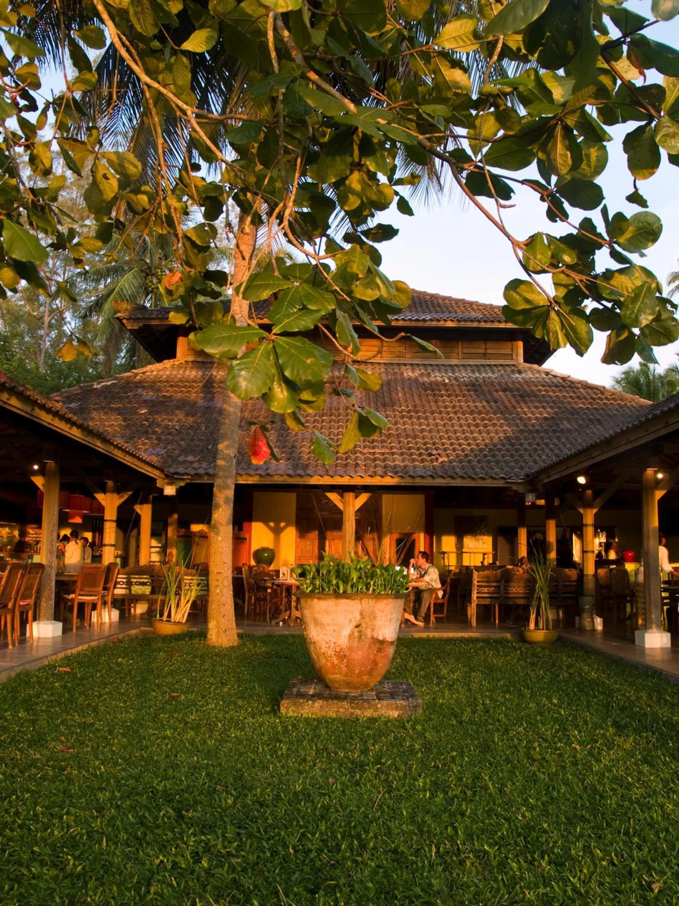 Restaurant/places to eat in Bon Ton Antique Wooden Villas