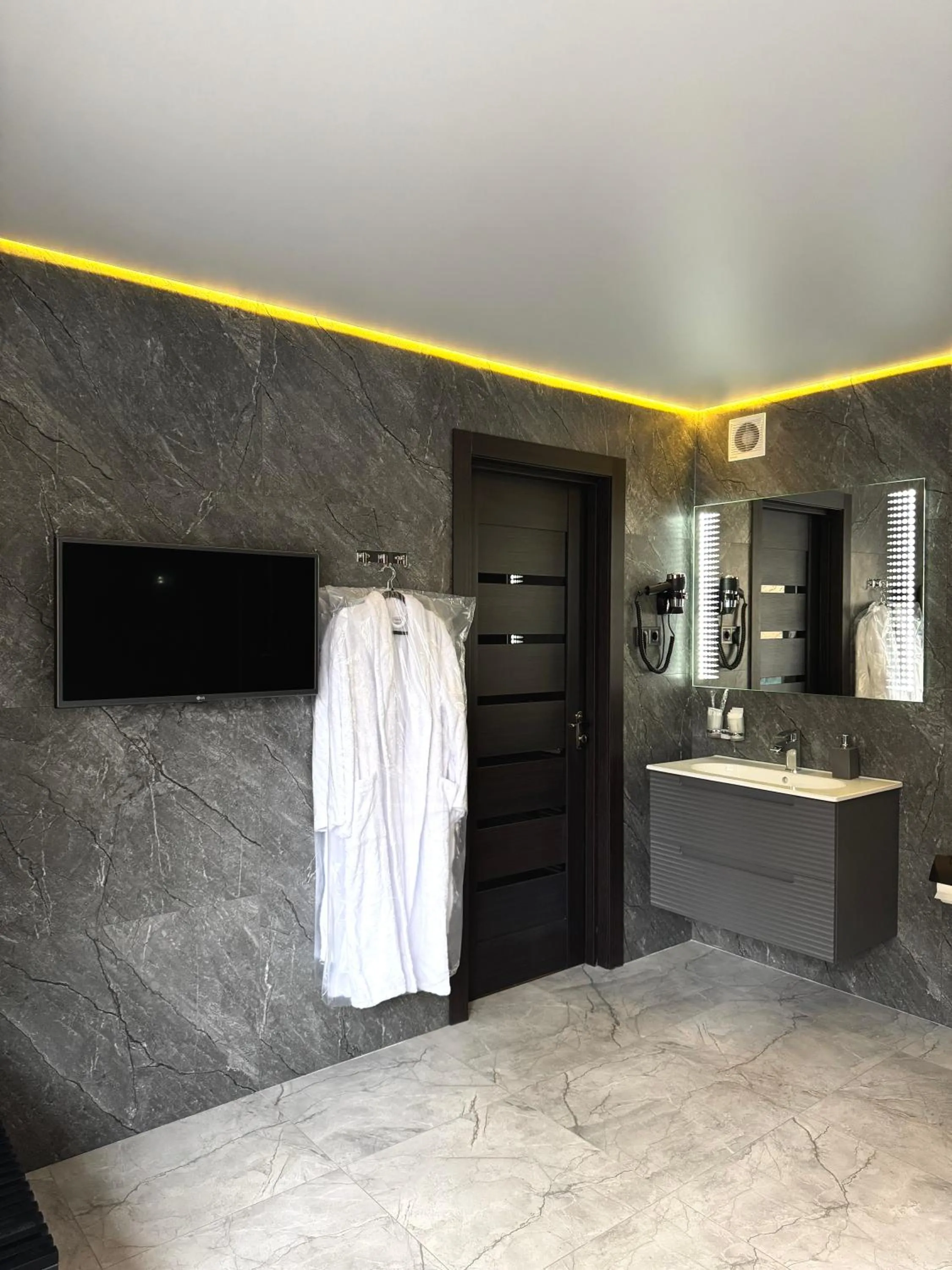 Photo of the whole room in Hotel Nivki