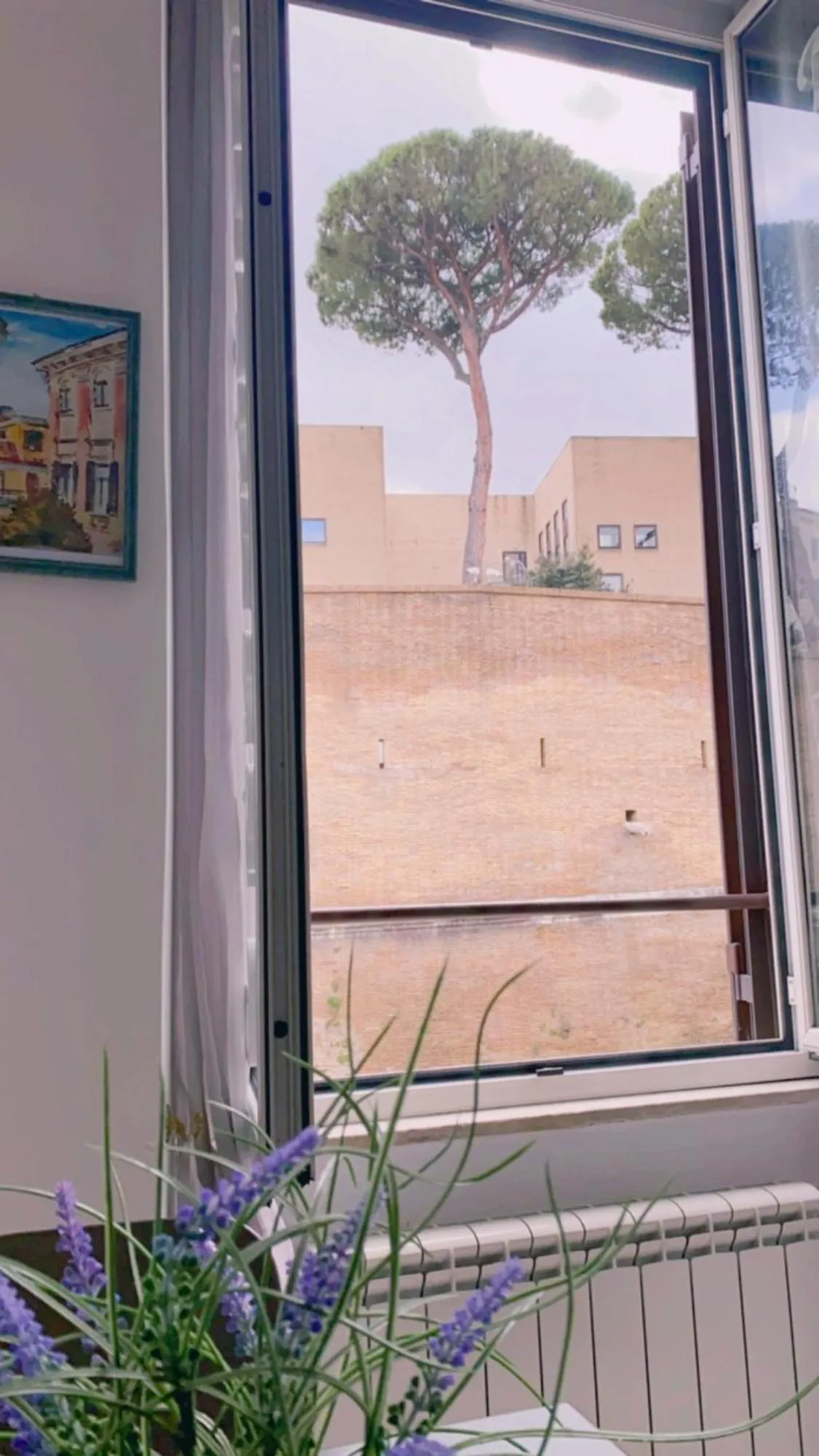 Communal lounge/ TV room in My Bed Vatican Museum