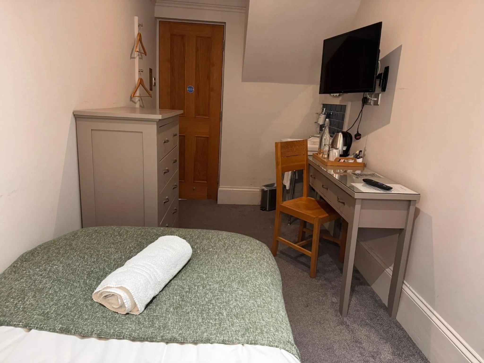 Bedroom, Bed in Regency House