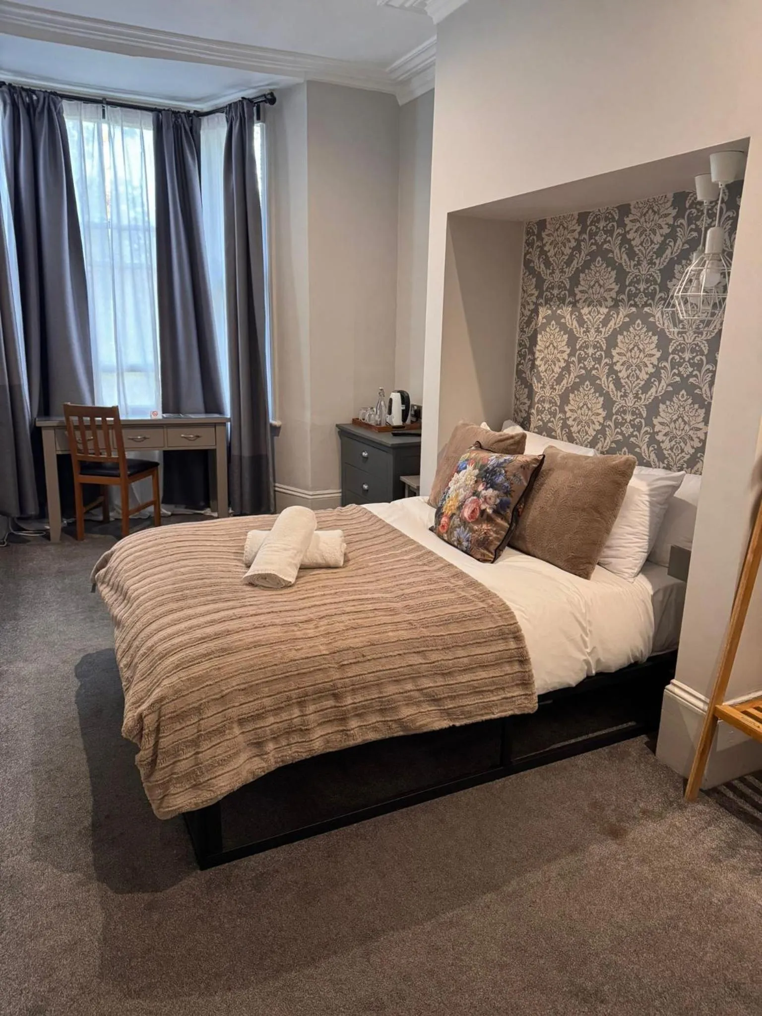 Bedroom, Bed in Regency House