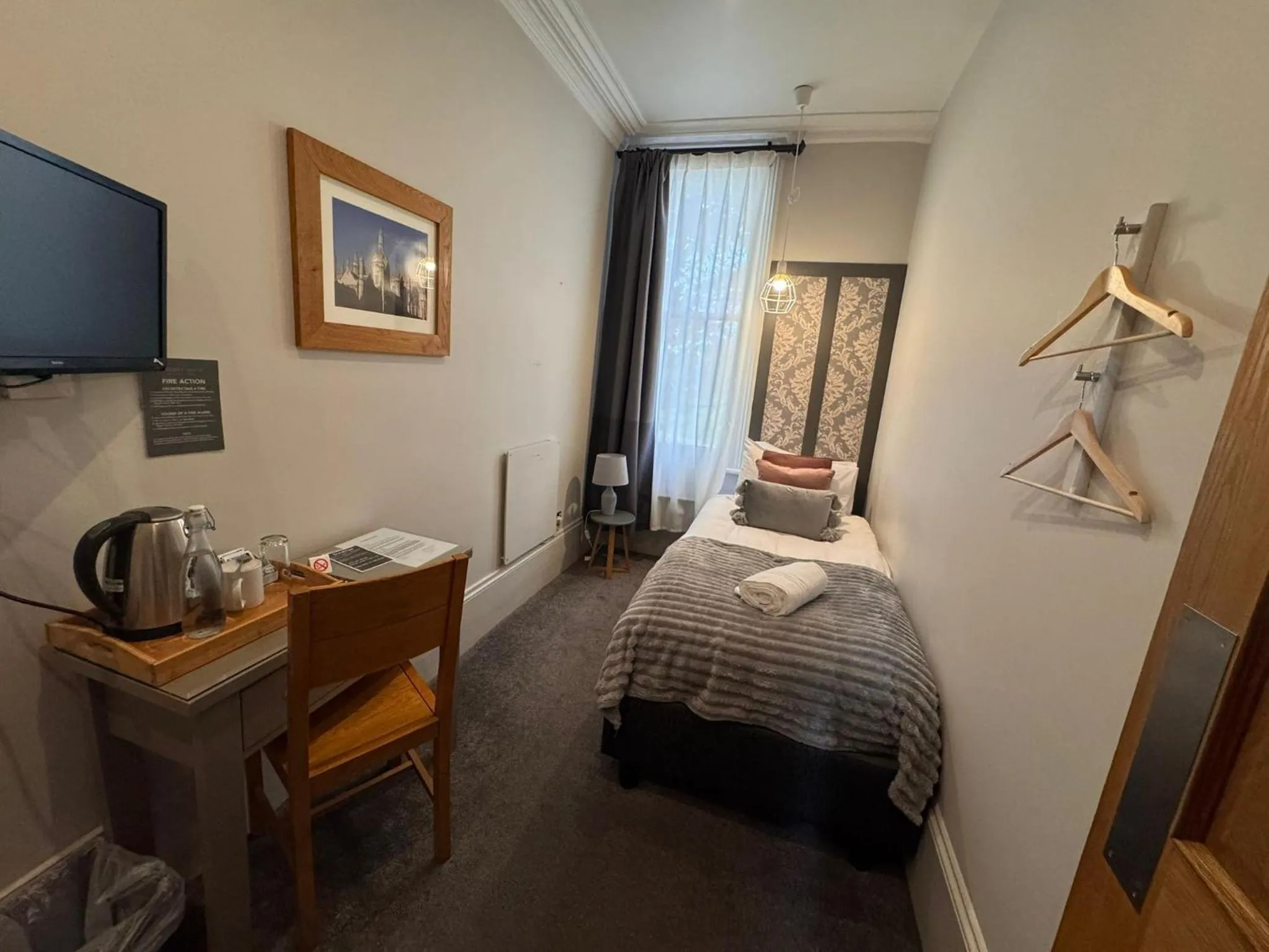 Bedroom, Bed in Regency House