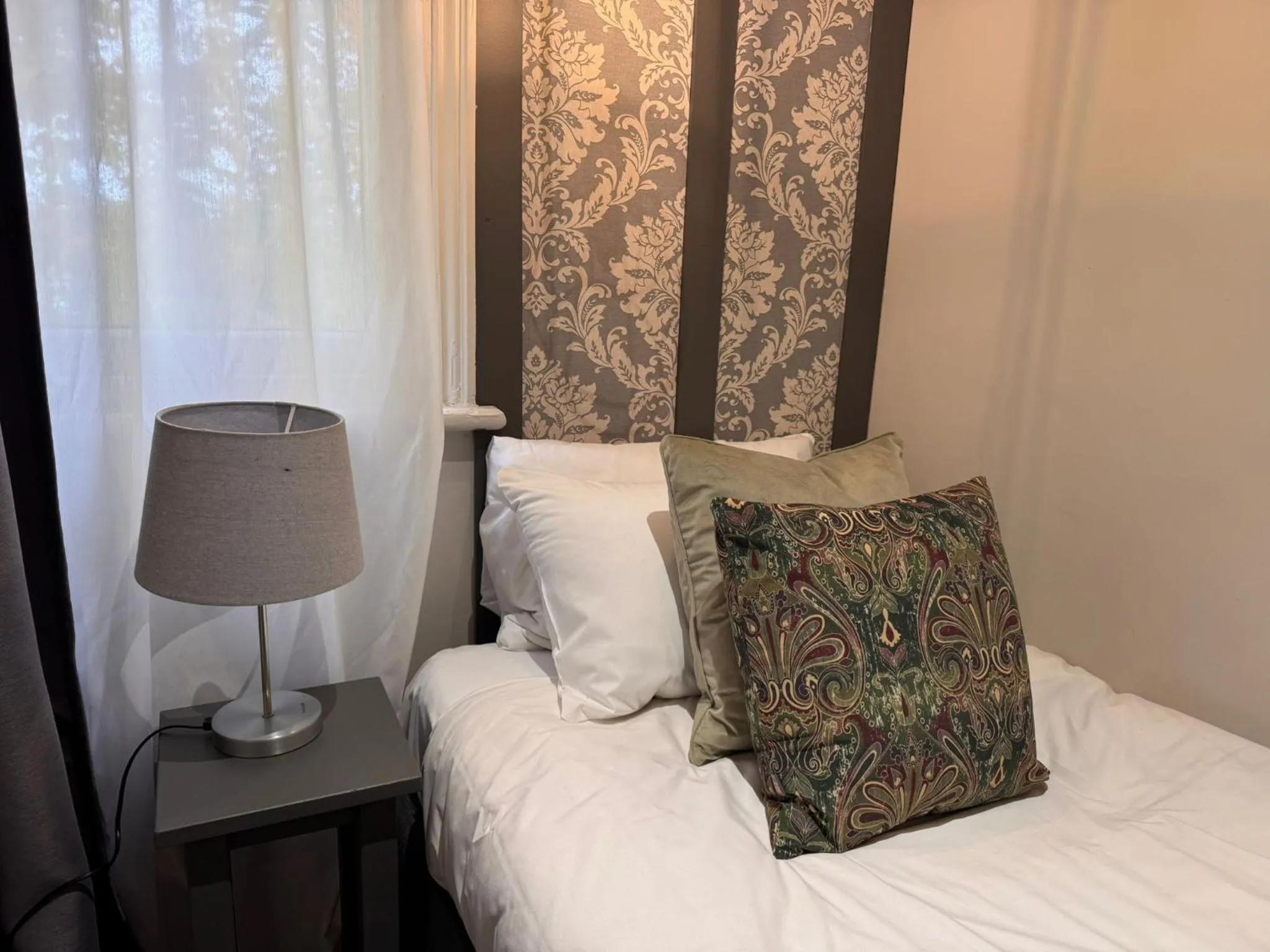 Bedroom, Bed in Regency House