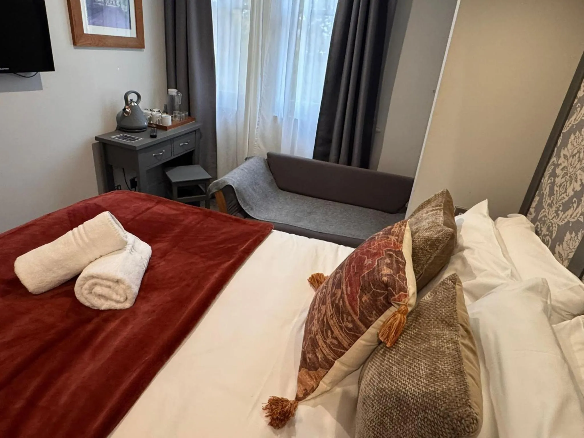 Bedroom, Bed in Regency House