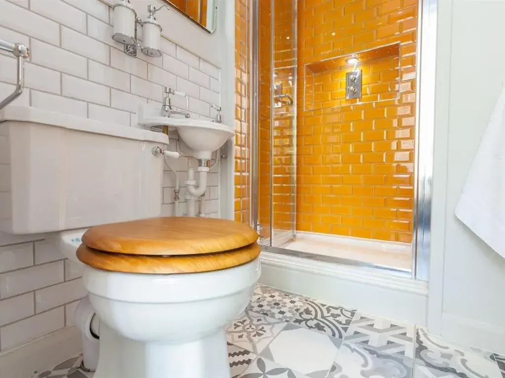 Bathroom in Regency House Bathroom in Regency House