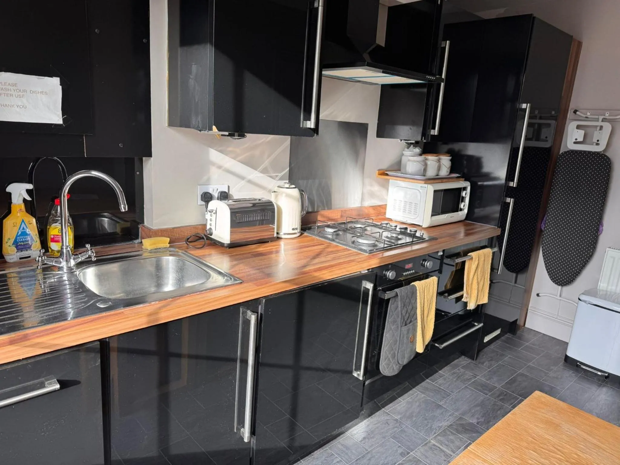 Kitchen or kitchenette in Regency House