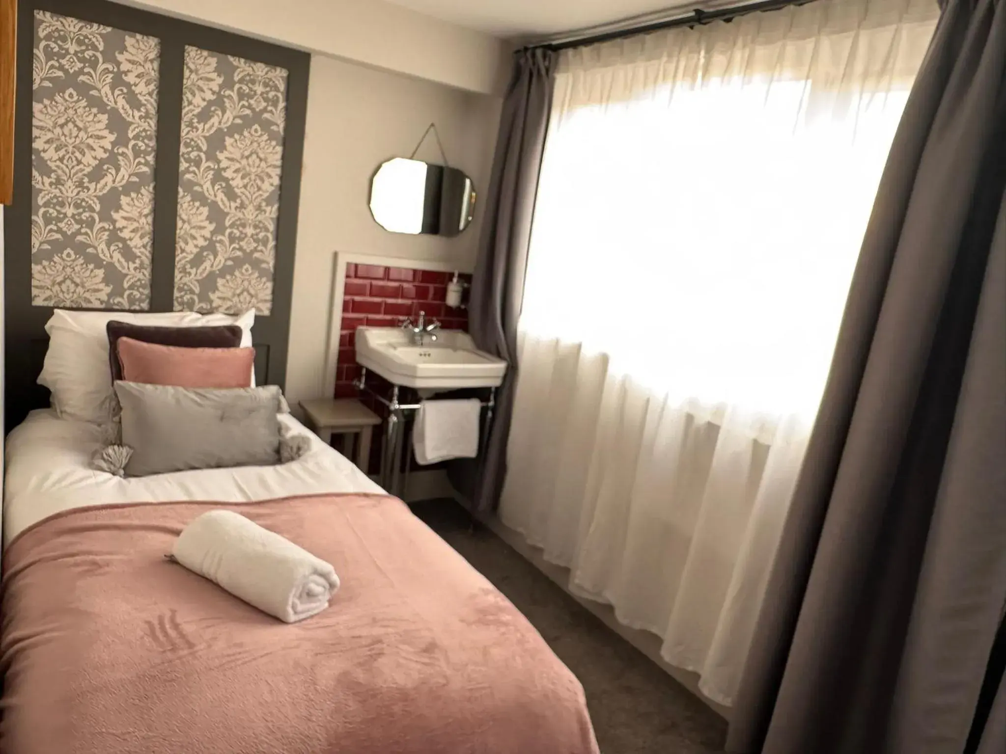 Bedroom, Bed in Regency House Bedroom, Bed in Regency House