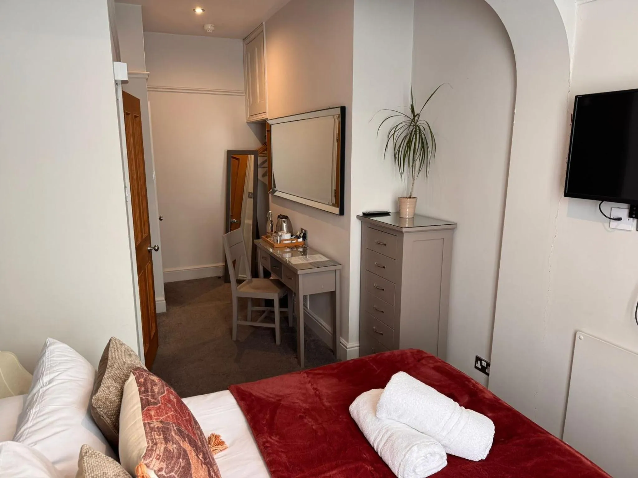 Bedroom, Bed in Regency House