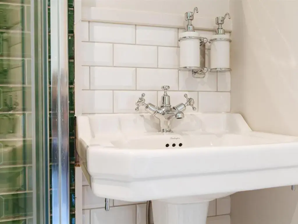 Bathroom in Regency House Bathroom in Regency House