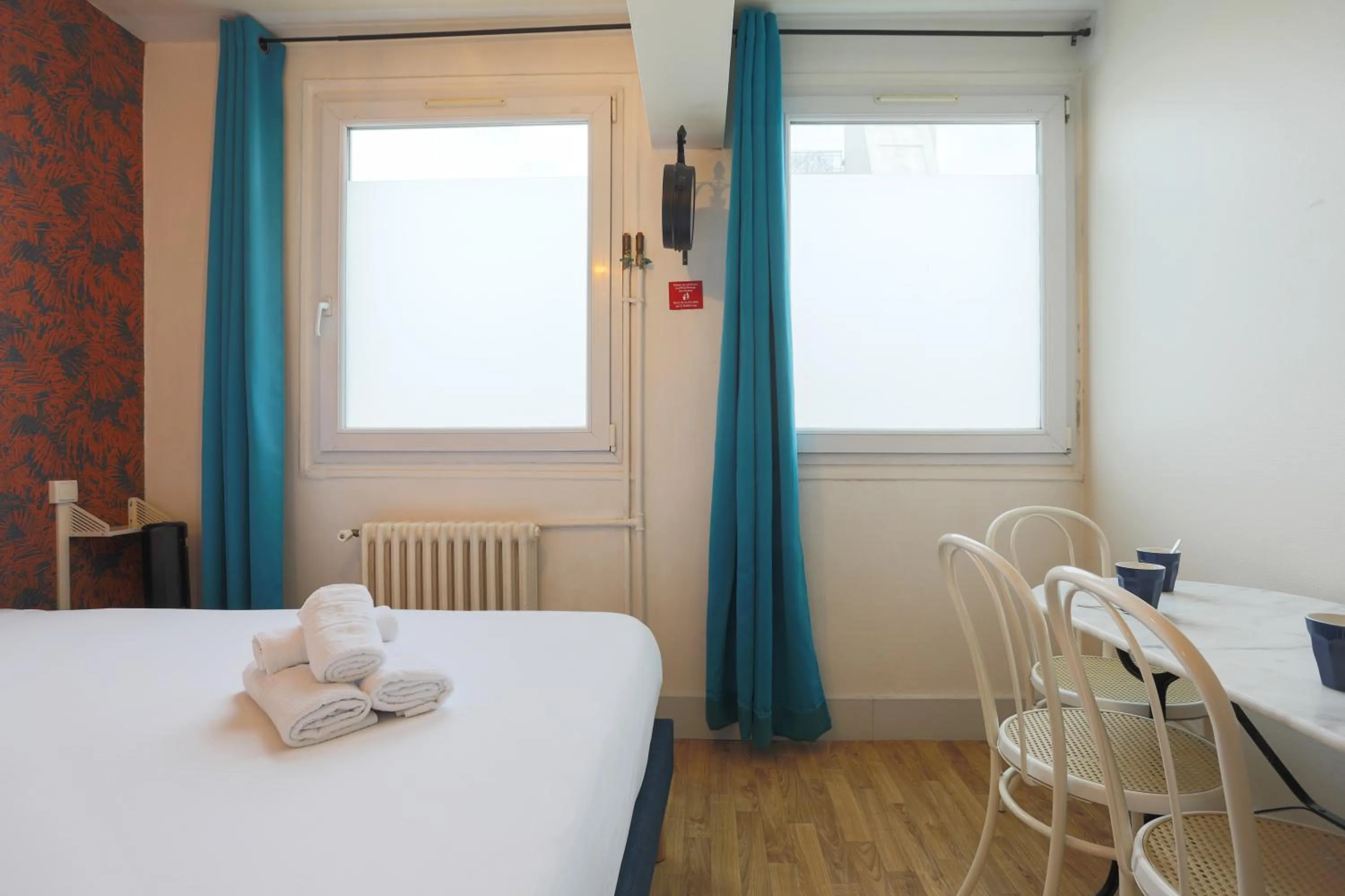 Bed in WS Champs Elysées - Ponthieu