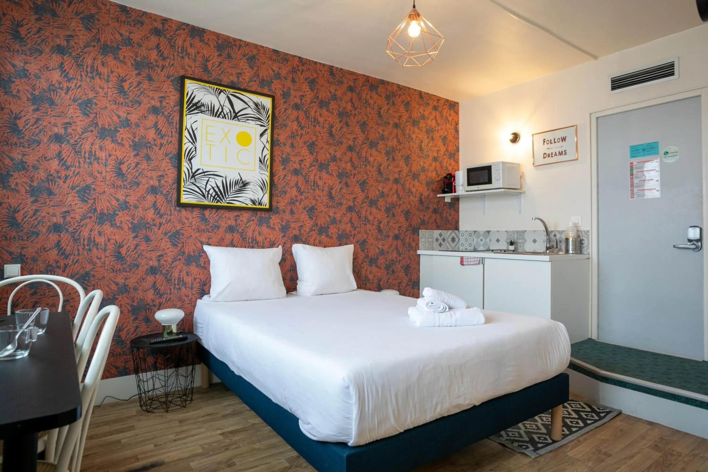 Bed in WS Champs Elysées - Ponthieu