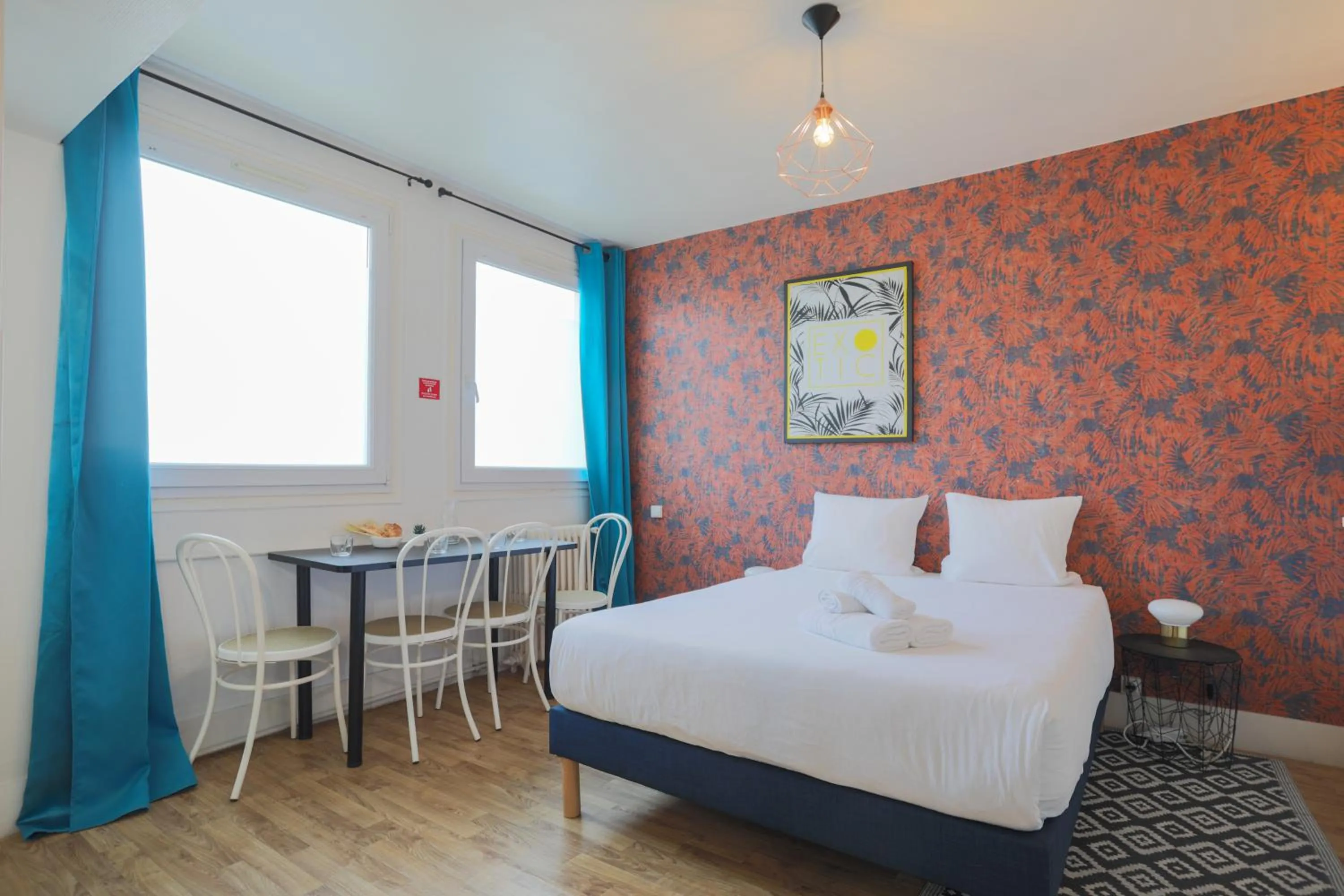 Bed in WS Champs Elysées - Ponthieu