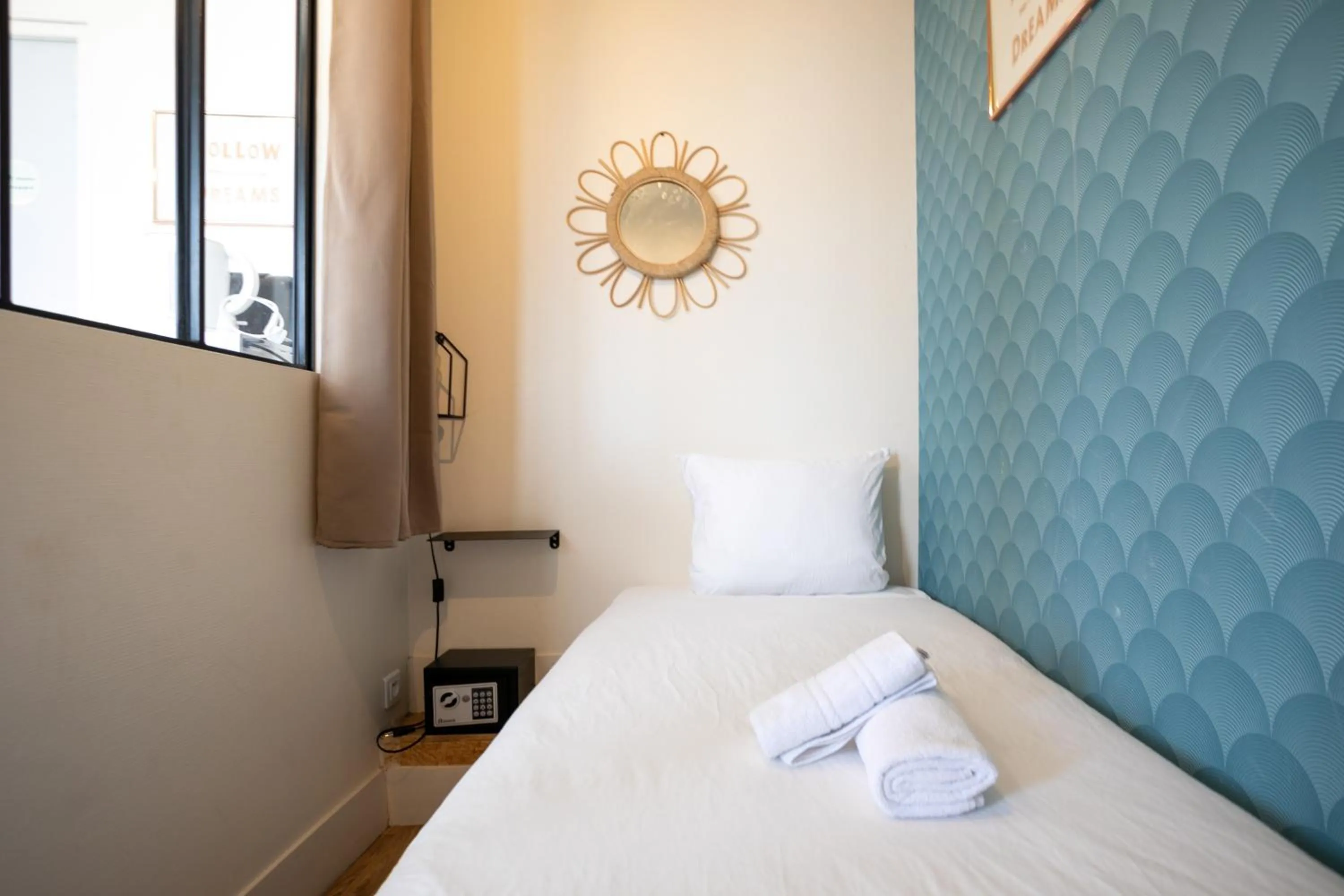 Bed in WS Champs Elysées - Ponthieu