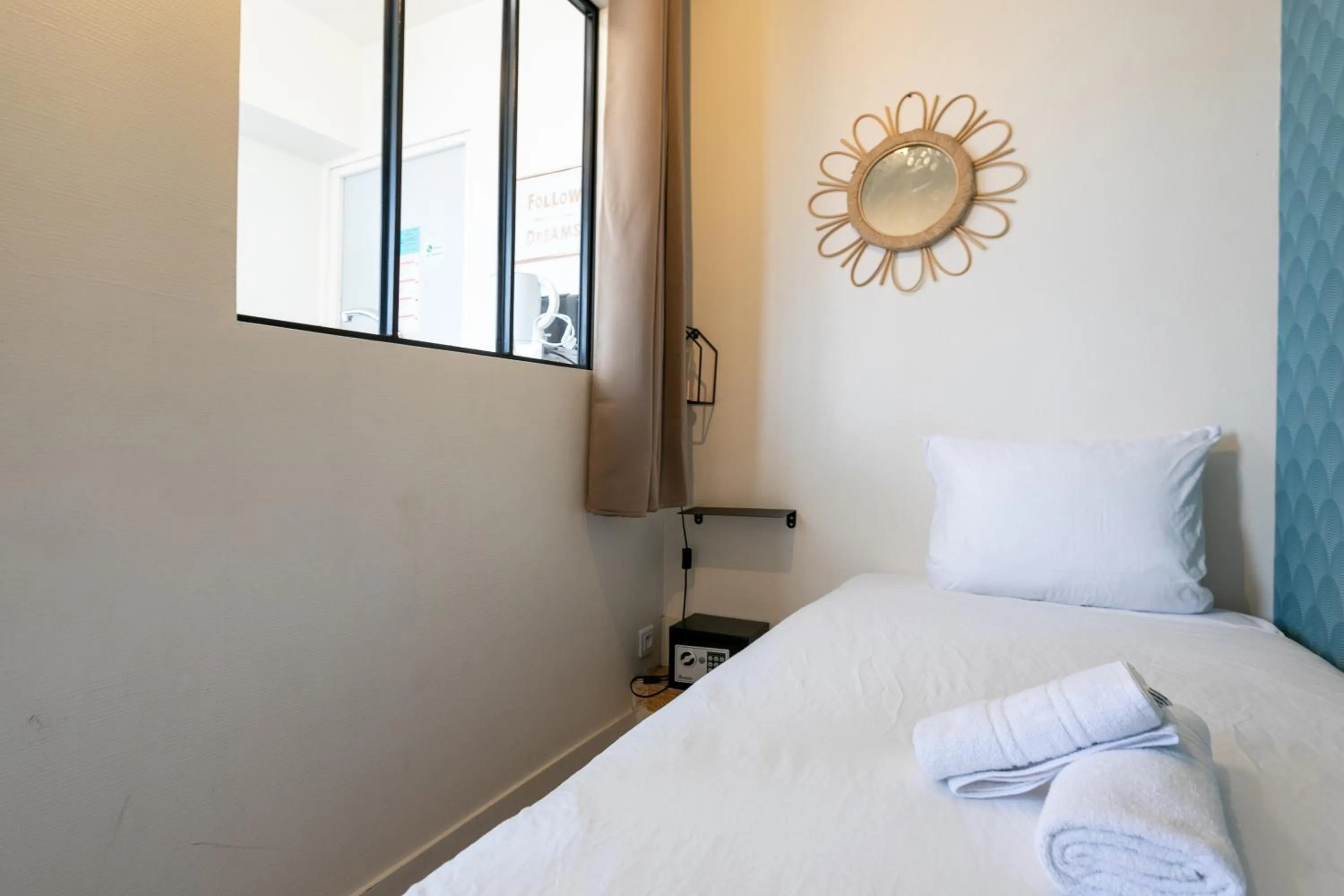 Bed in WS Champs Elysées - Ponthieu