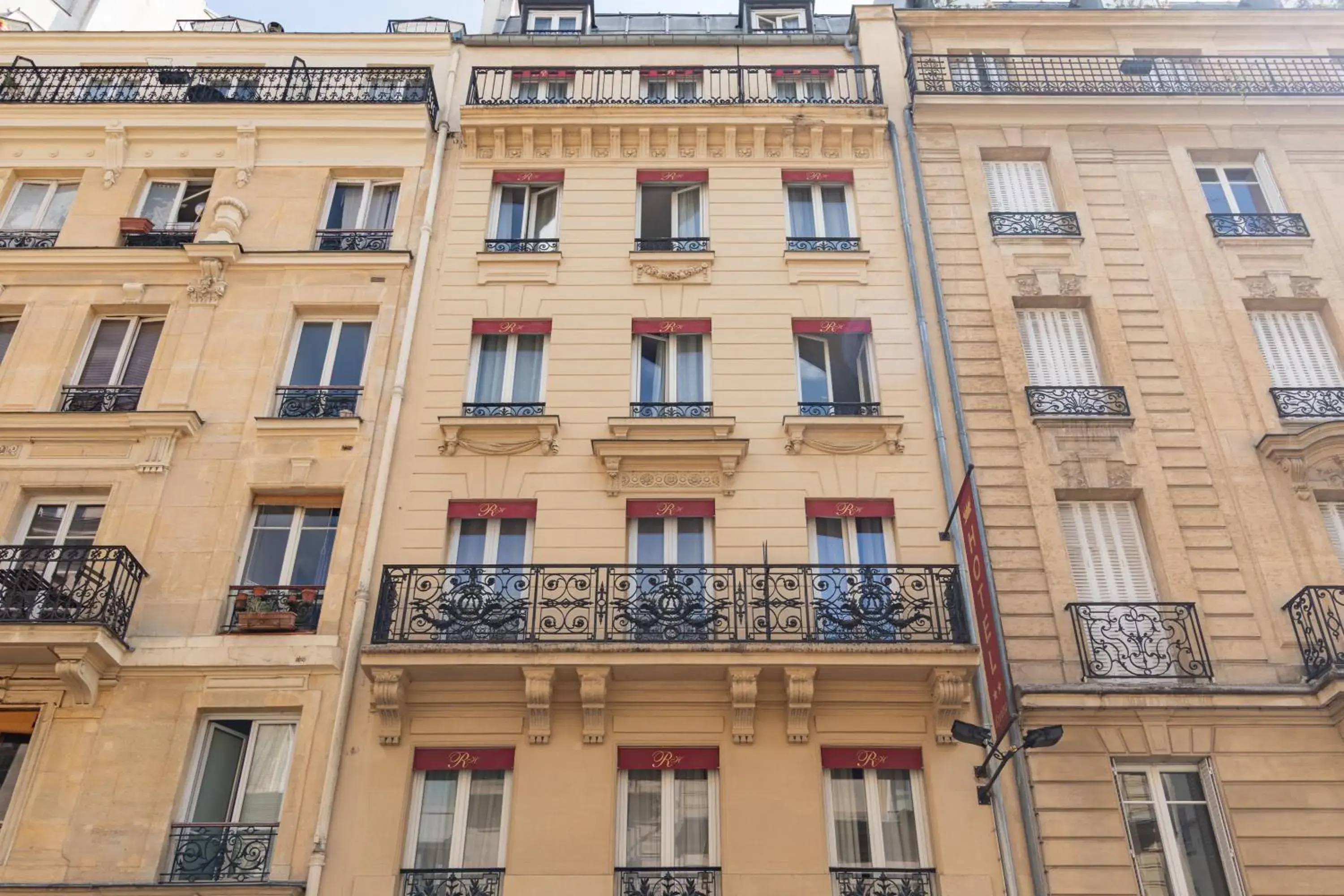 Property building in Hotel Riviera OPERA Cadet Property building in Hotel Riviera OPERA Cadet