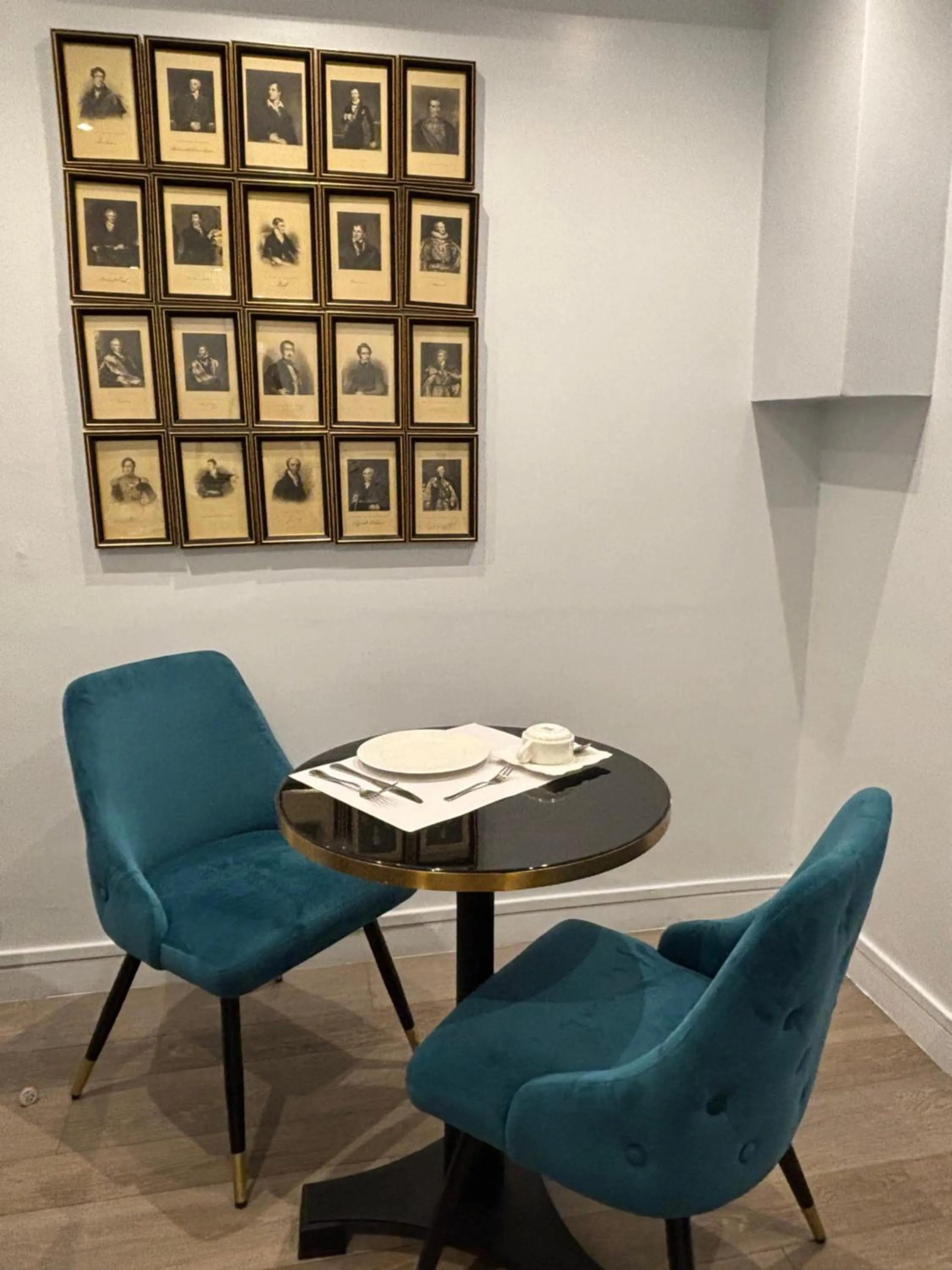 Hotel Riviera OPERA Cadet