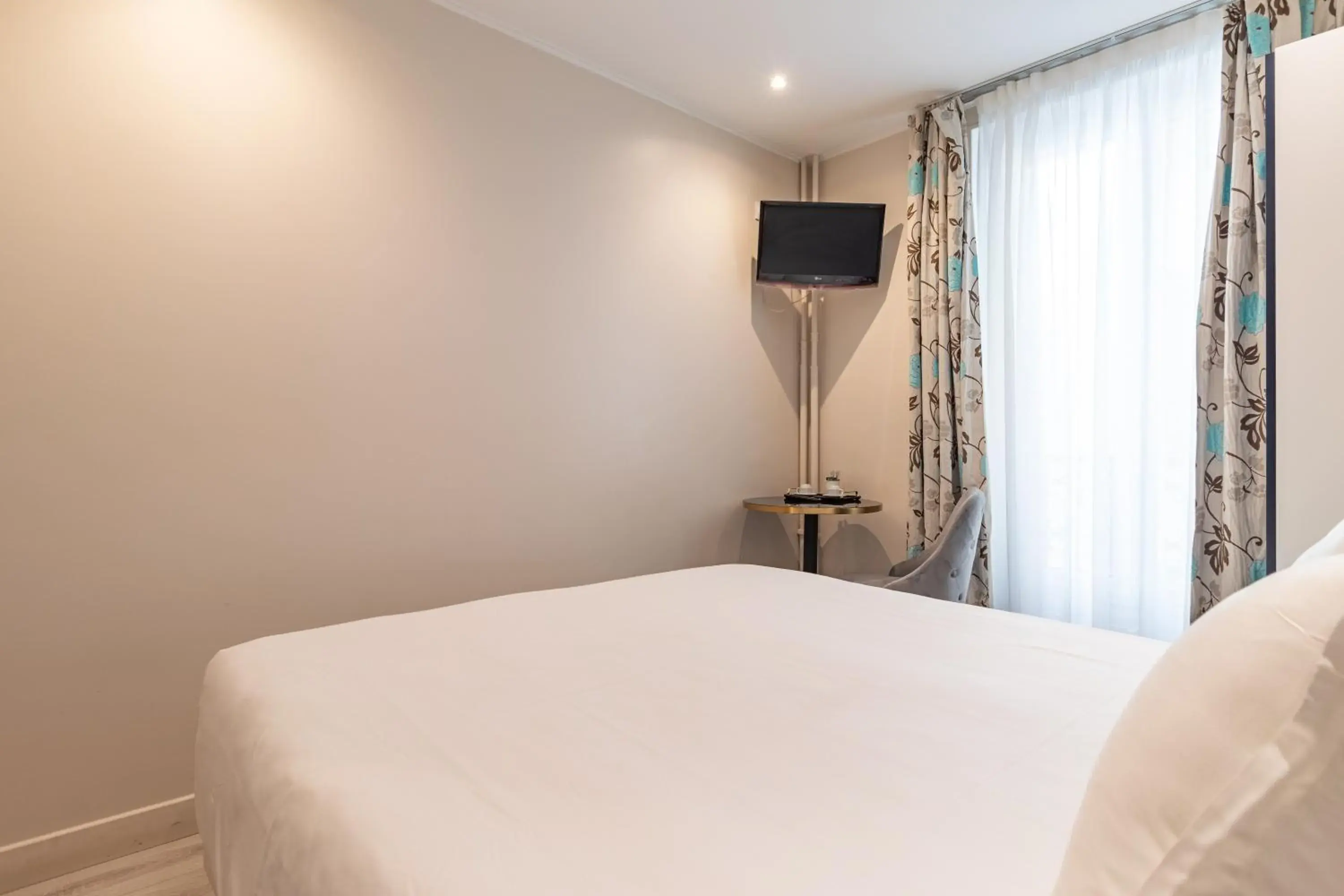 Bed in Hotel Riviera OPERA Cadet Bed in Hotel Riviera OPERA Cadet