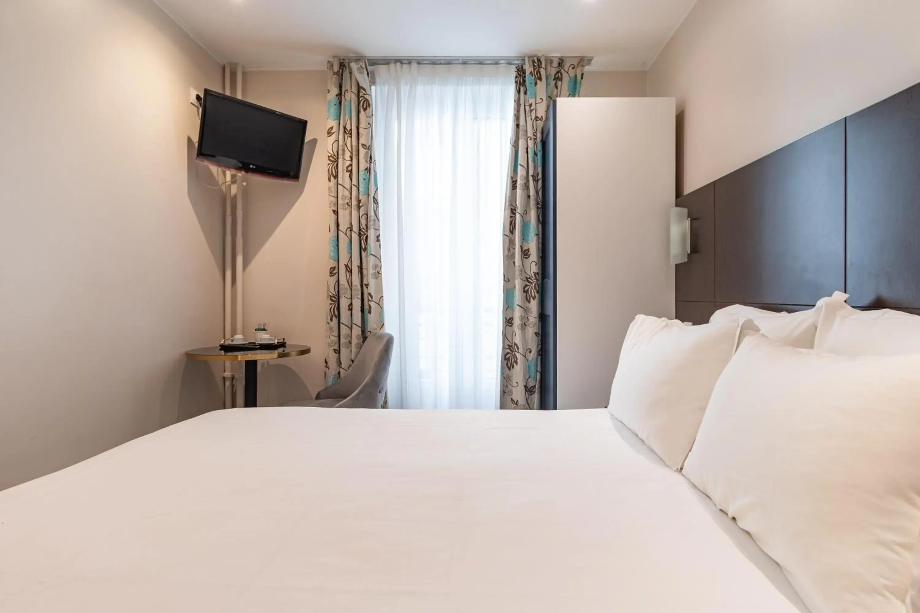 Bed in Hotel Riviera OPERA Cadet Bed in Hotel Riviera OPERA Cadet