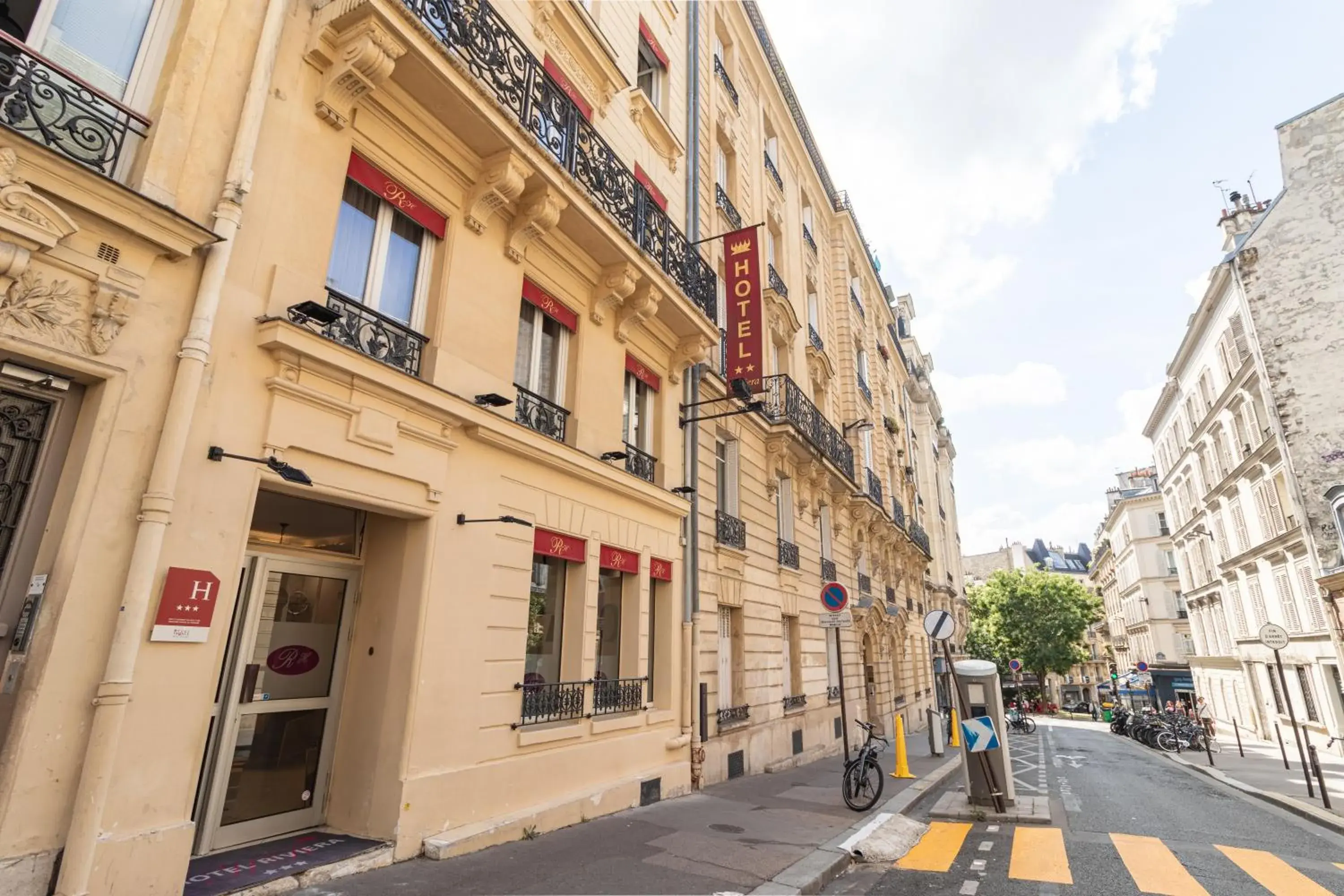 Property building in Hotel Riviera OPERA Cadet Property building in Hotel Riviera OPERA Cadet