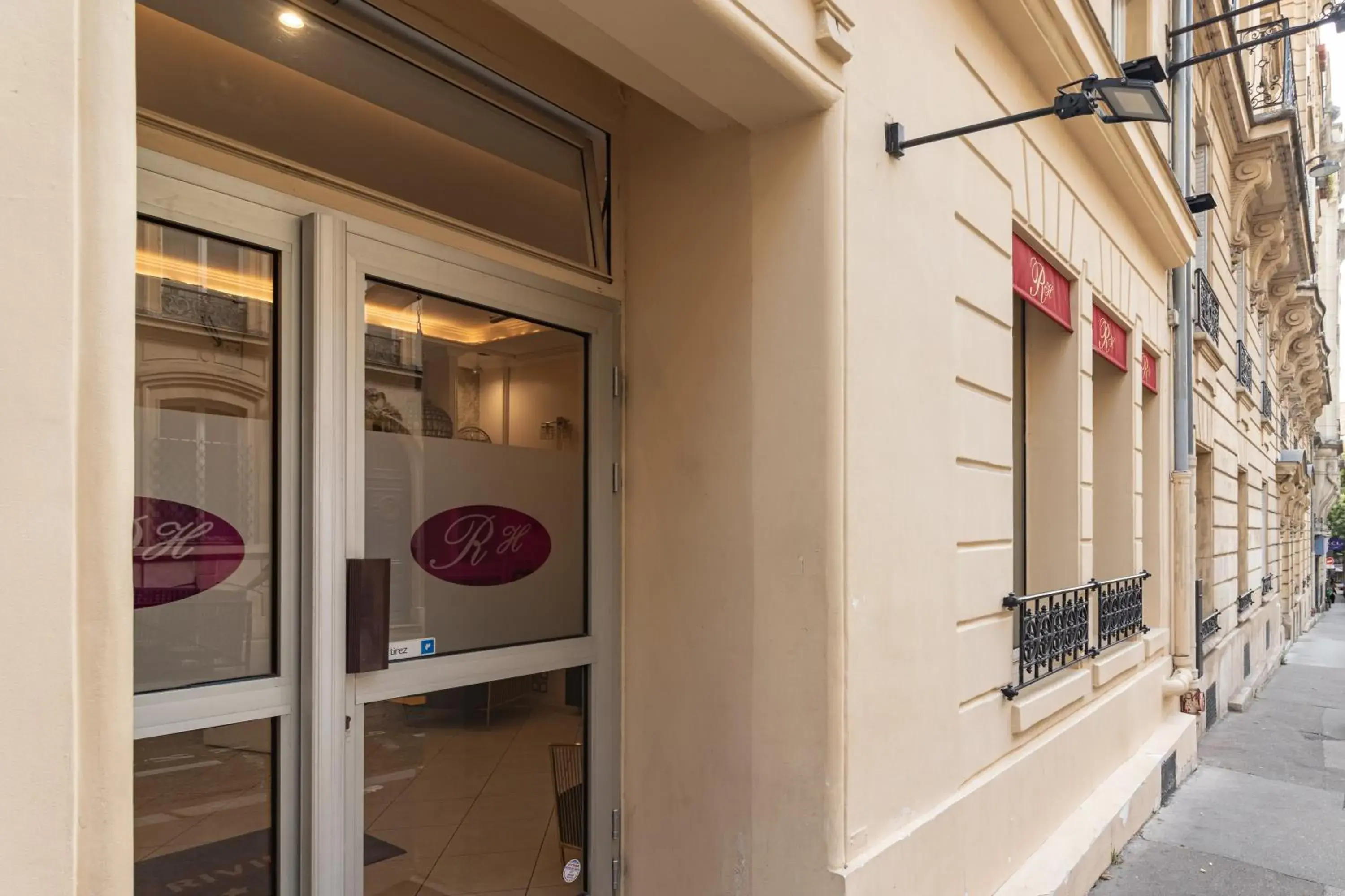 Property building in Hotel Riviera OPERA Cadet Property building in Hotel Riviera OPERA Cadet